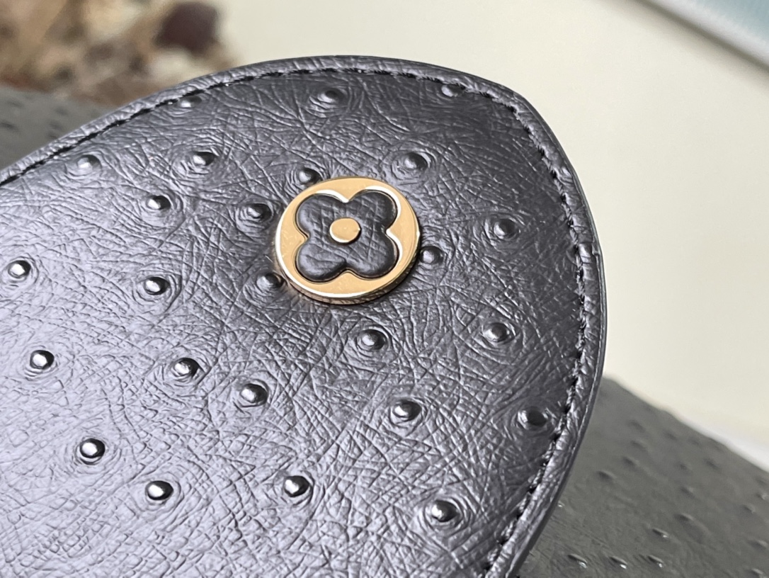 𝐋𝐎𝐔𝐈𝐒 𝐕𝐔𝐈𝐓𝐓𝐎𝐍    M95393