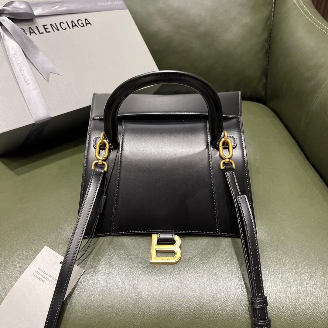 BALENCIAGA 𝐇𝐨𝐮𝐫𝐠𝐥𝐚𝐬𝐬 𝐒 The hourglass bag of the fashion world