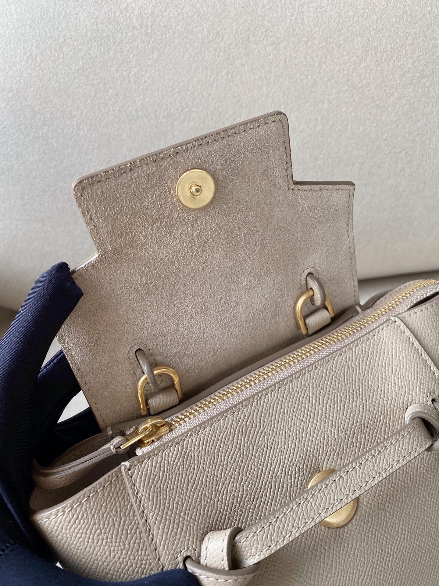 𝐂𝐞𝐥𝐢𝐧𝐞 𝐛𝐞𝐥𝐭 𝐩𝐢𝐜𝐨 𝟏𝟔𝐜𝐦 Grained Calfskin Bag