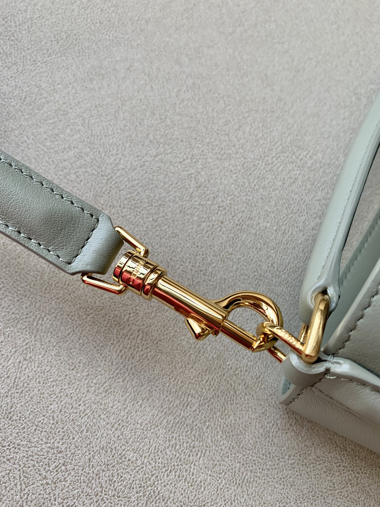 𝐂𝐞𝐥𝐢𝐧𝐞 BUCKET 16 bucket bag in smooth calfskin