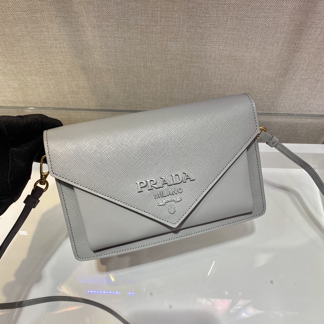 𝐏𝐑𝐀𝐃𝐀 Crossbody bag 1BP020