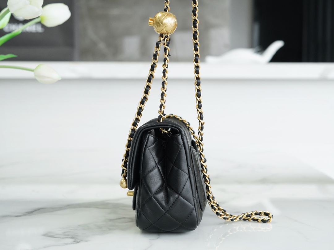 𝗖𝗛𝗔𝗘𝗡𝗟✦ 𝟐𝟑𝐂Metal Ball Square Fatty Black🖤