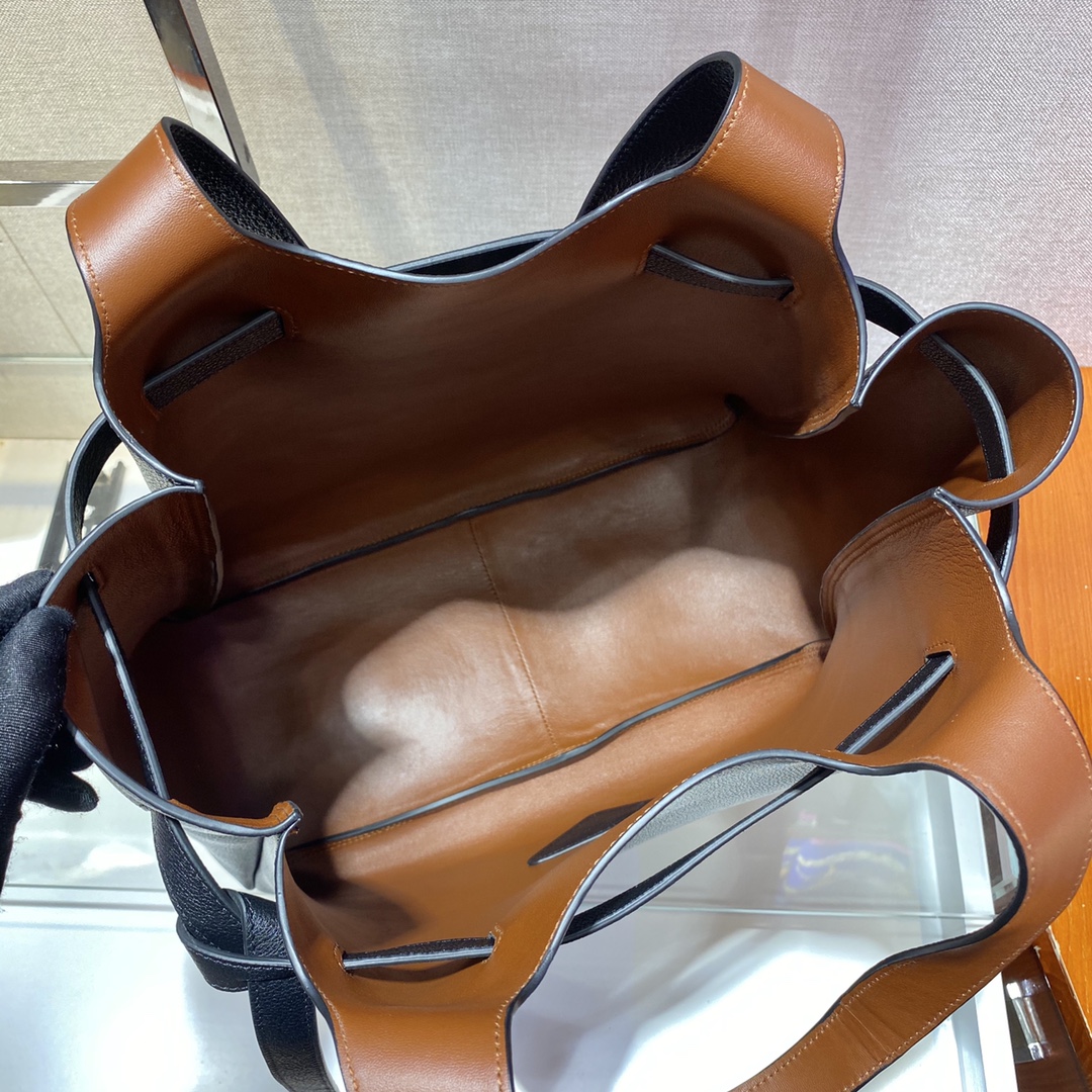 𝐏𝐑𝐀𝐃𝐀 New shopping bags