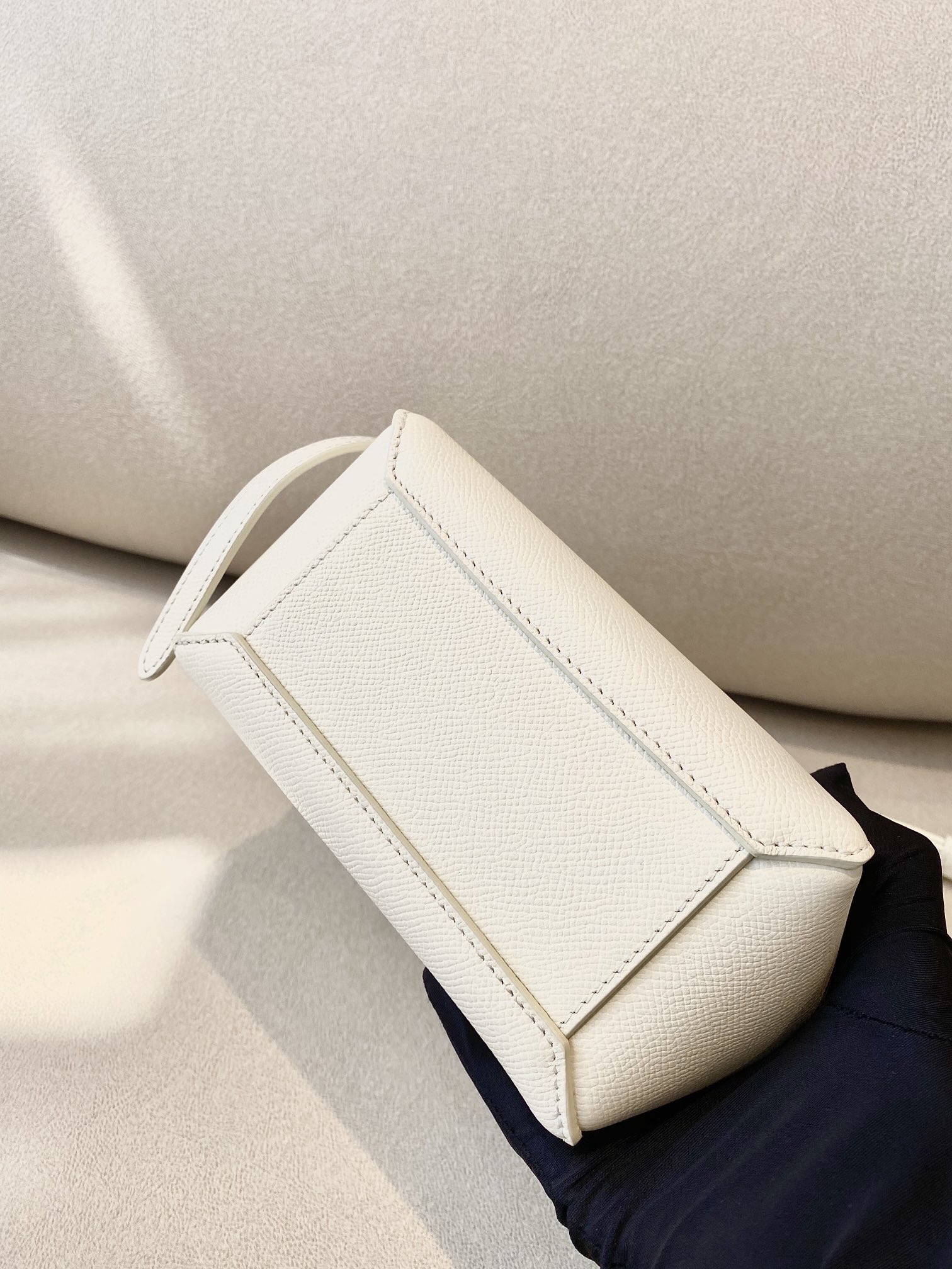 𝐂𝐞𝐥𝐢𝐧𝐞 𝐛𝐞𝐥𝐭 𝐩𝐢𝐜𝐨 𝟏𝟔𝐜𝐦 Grained Calfskin Bag