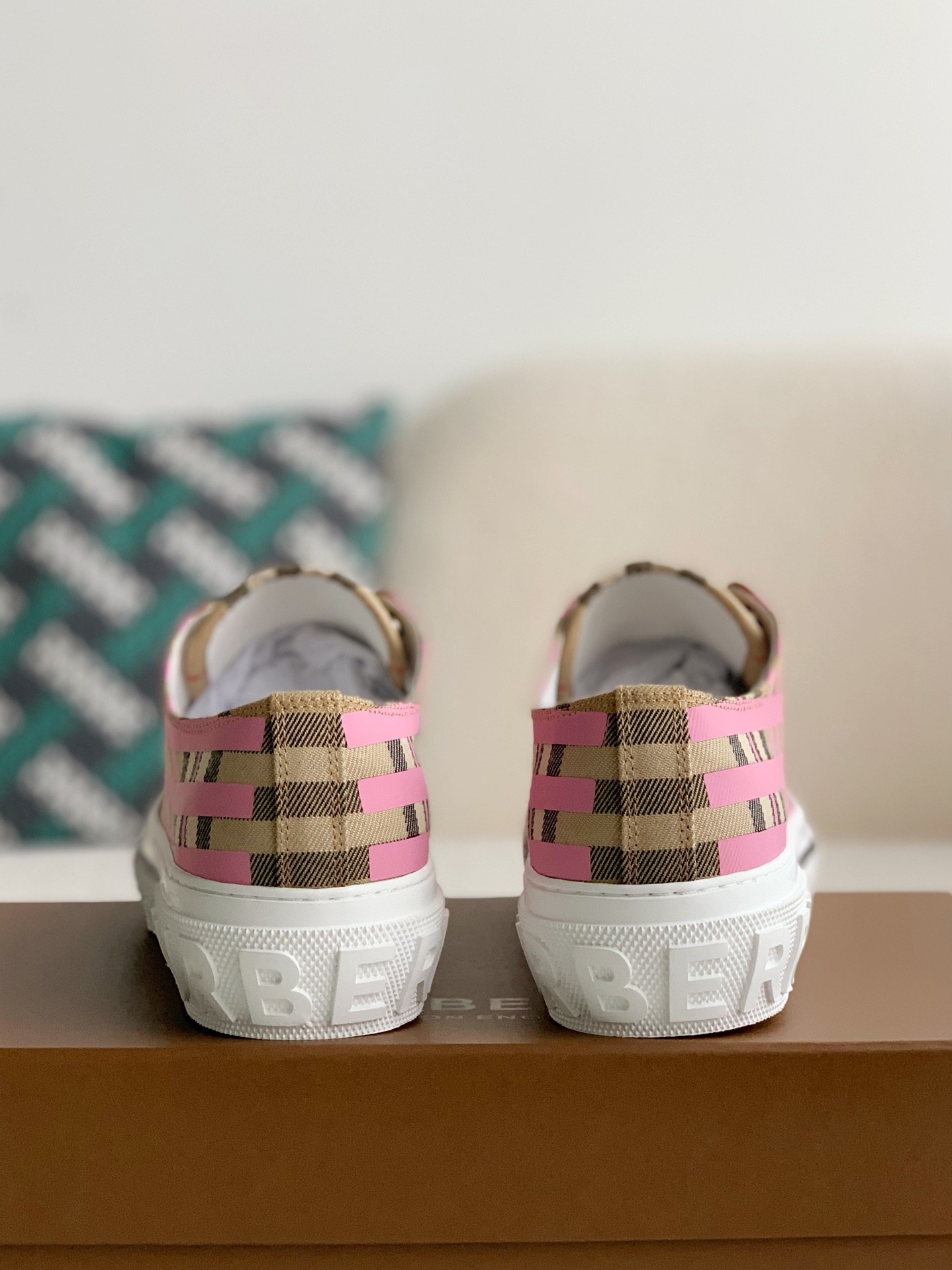 Burberry Low cut casual sports shoes