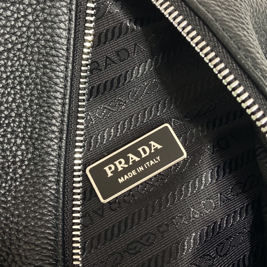 𝐏𝐑𝐀𝐃𝐀 New Chest Bag 2VZ092