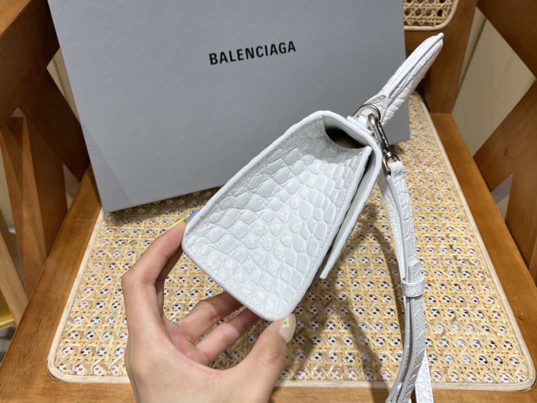 BALENCIAGA 𝐇𝐨𝐮𝐫𝐠𝐥𝐚𝐬𝐬 𝐗𝐒 crocodile-textured cowhide