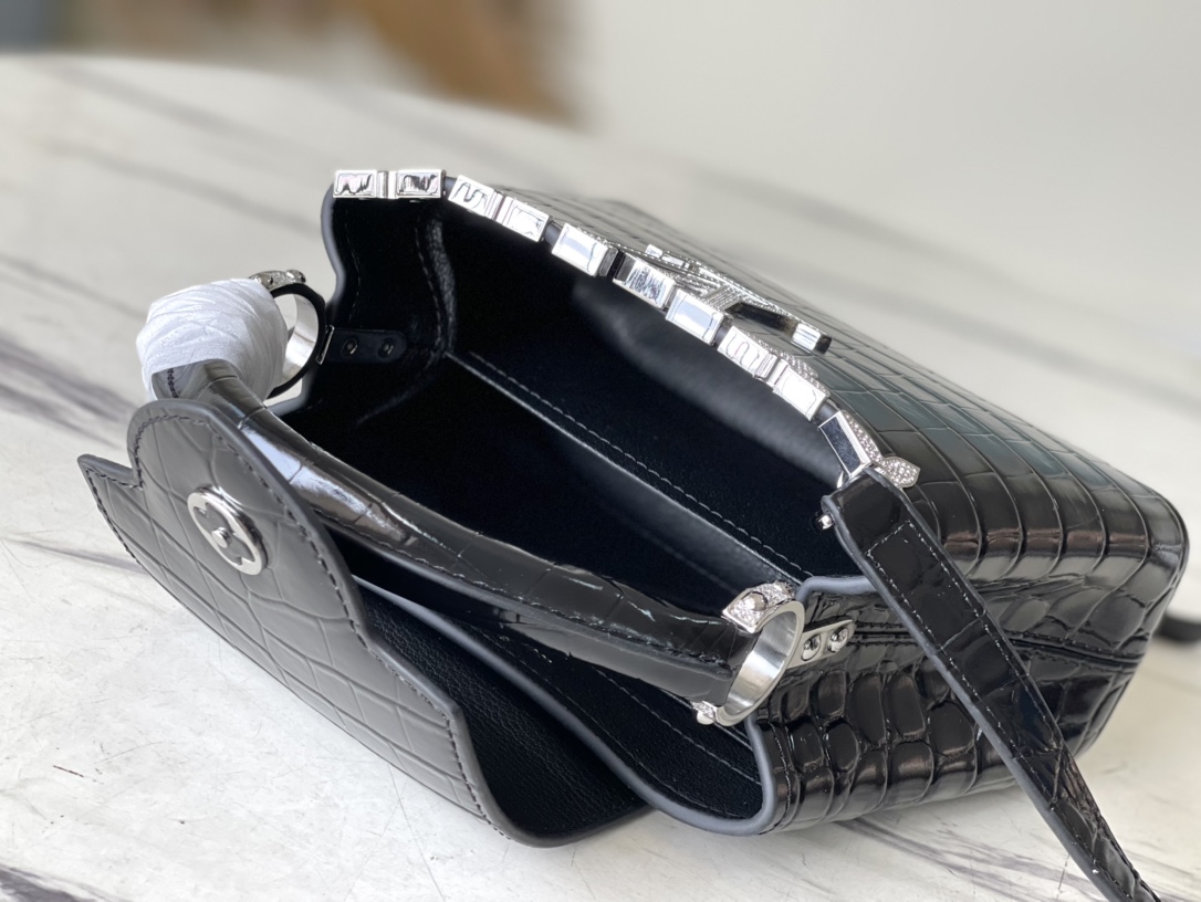 𝐋𝐎𝐔𝐈𝐒 𝐕𝐔𝐈𝐓𝐓𝐎𝐍   M51783