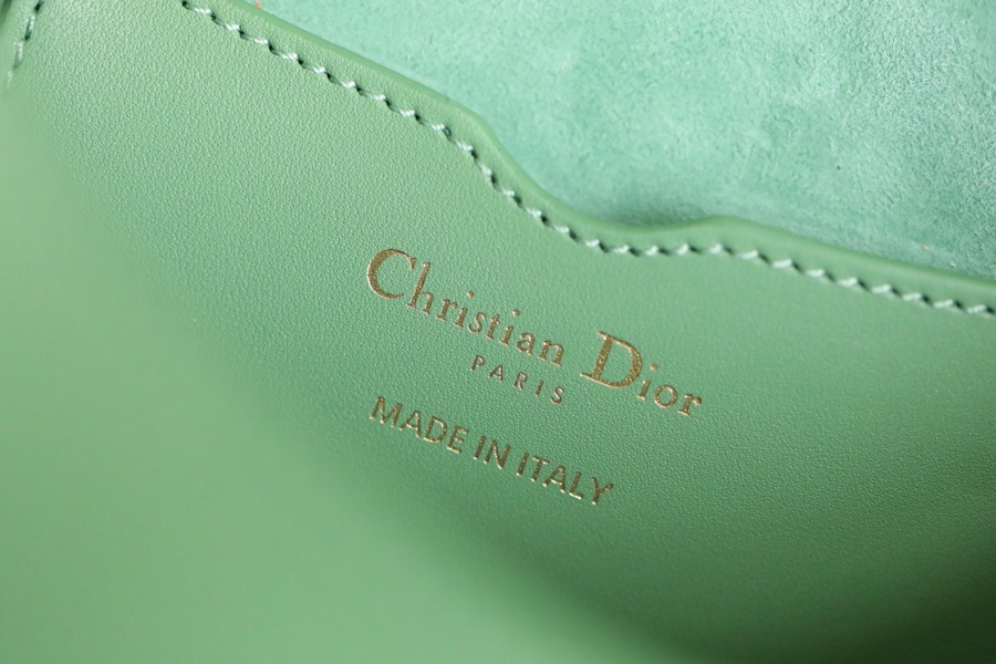 New Mint Green ‼️ Medium 𝙙𝙞𝙤𝙧 𝙗𝙤𝙗𝙗𝙗𝙮