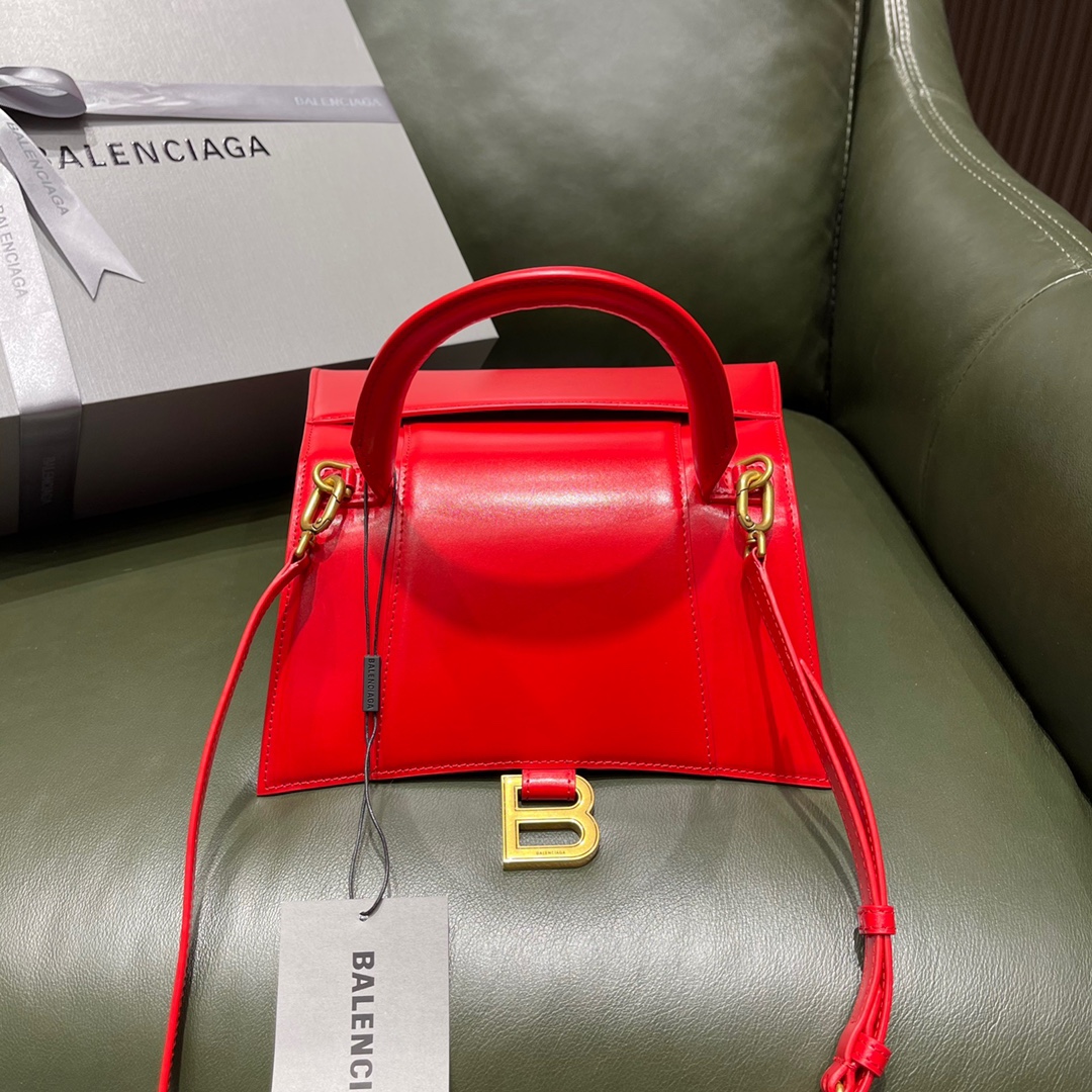 BALENCIAGA 𝐇𝐨𝐮𝐫𝐠𝐥𝐚𝐬𝐬 𝐒 The hourglass bag of the fashion world