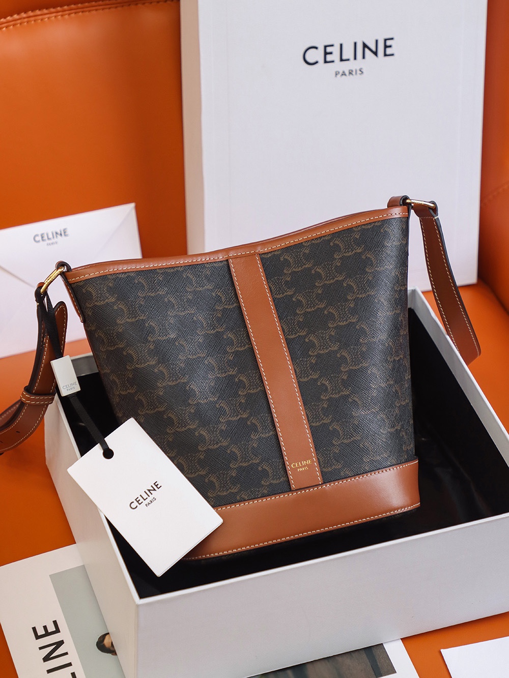 𝐂𝐞𝐥𝐢𝐧𝐞  𝐓𝐑𝐈𝐎𝐌𝐏𝐇𝐄 𝐂𝐀𝐍𝐕𝐀𝐒 bucket bag #191442