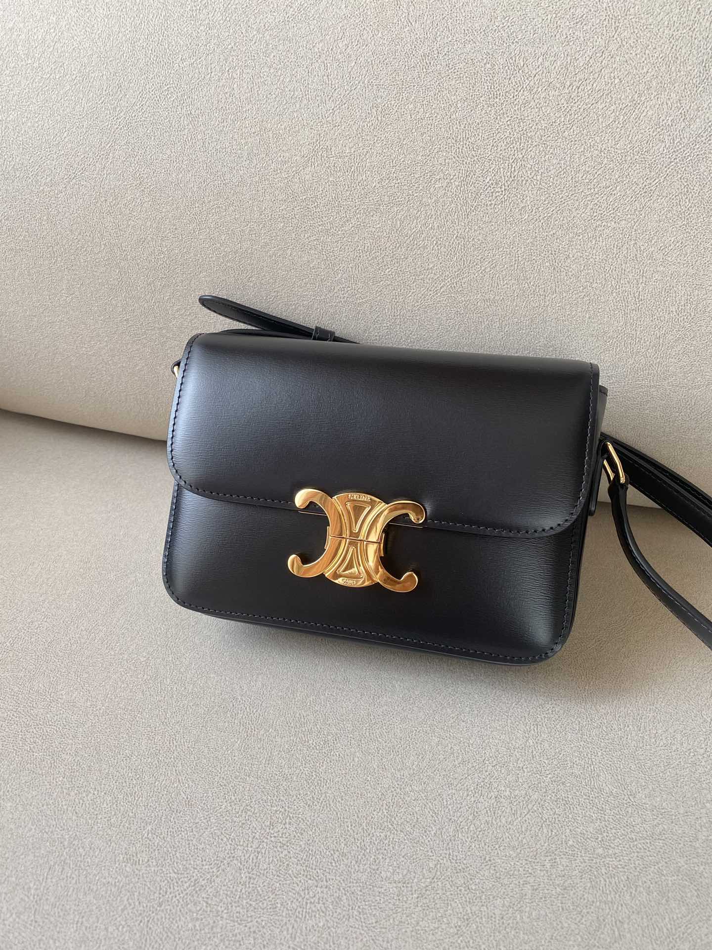 𝐂𝐞𝐥𝐢𝐧𝐞 Triomphe teen 18.5cm