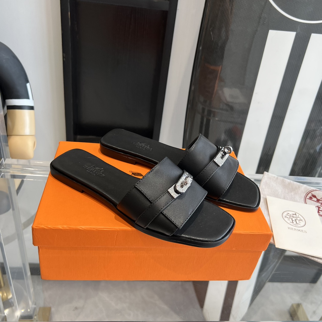 Hermes slippers 🏖️