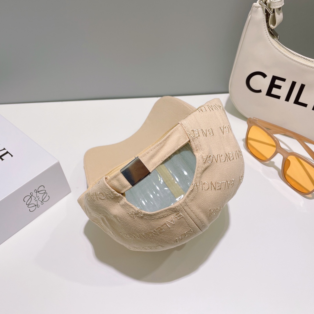 Balenciaga baseball cap