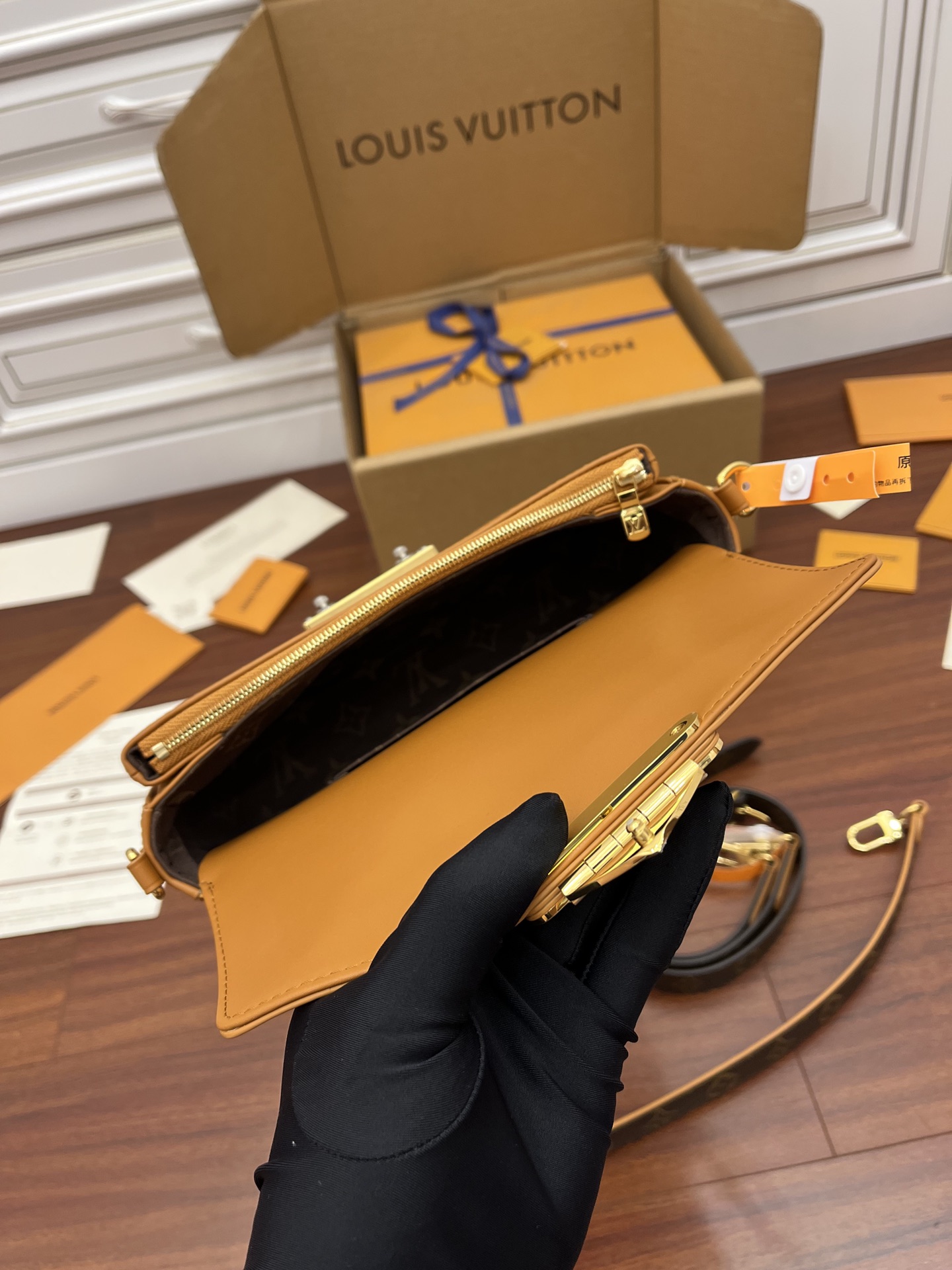 Louis Vuitton Generation-Swing Shoulder Bag M20396