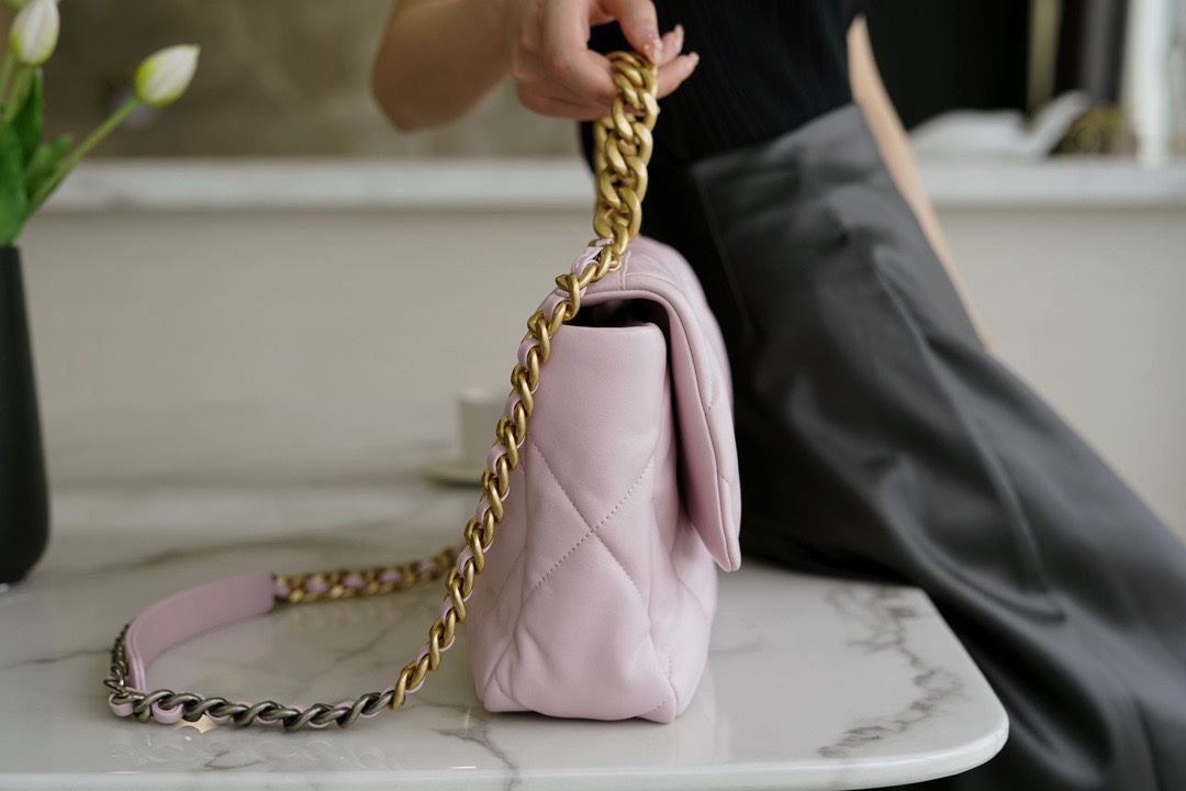 𝗖𝗛𝗔𝗡𝗘𝗟 ❶❾ 𝗕𝗔𝗚 Original lambskin series ❥ Genuine leather ❥ Medium ❥ New spring/summer color ☻ Cherry blossom pink