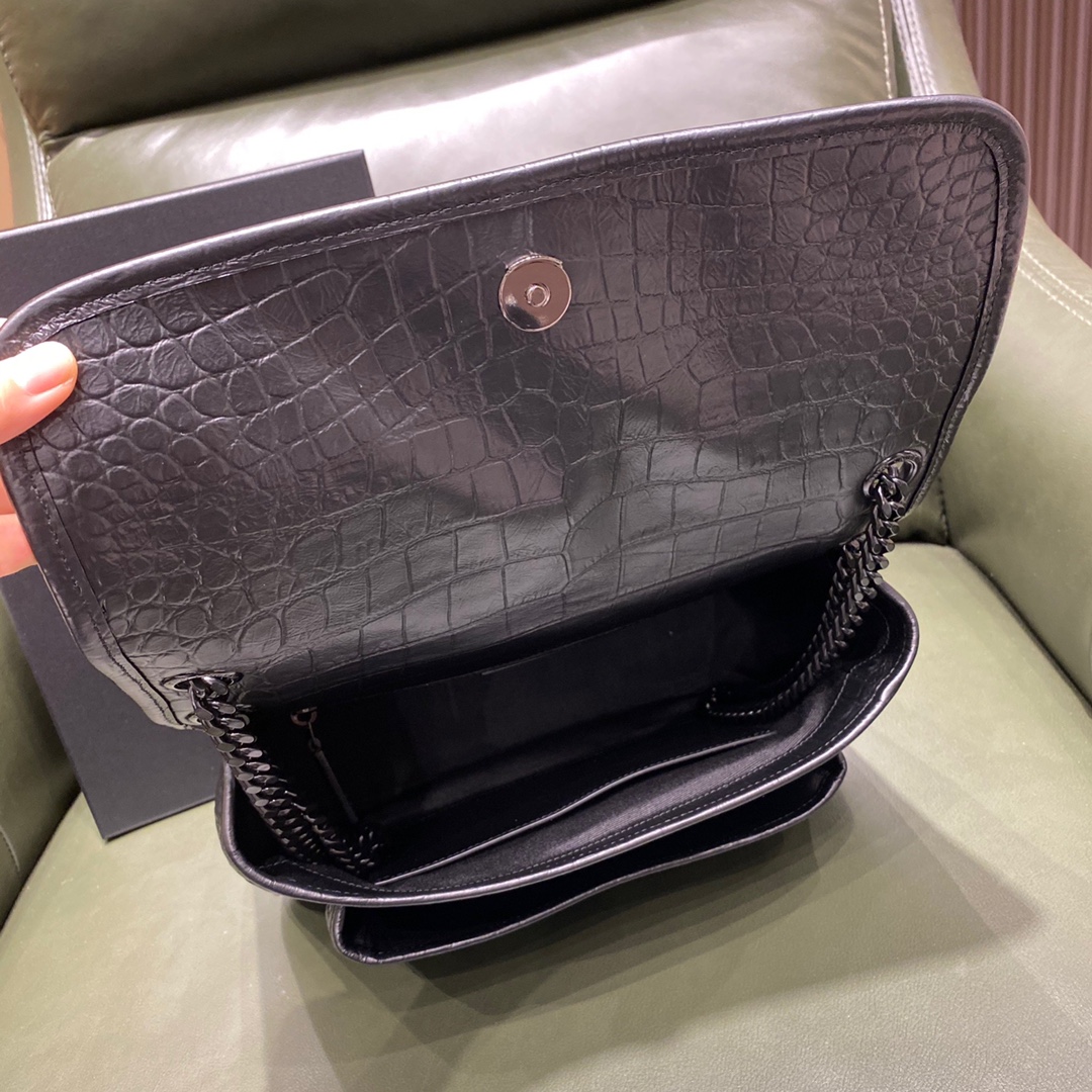 SAINT LAURENT 𝒏𝒊𝒌𝒊 𝒎𝒆𝒅𝒊𝒖𝒎 𝟮𝟴𝒄𝒎  #498894E.jd