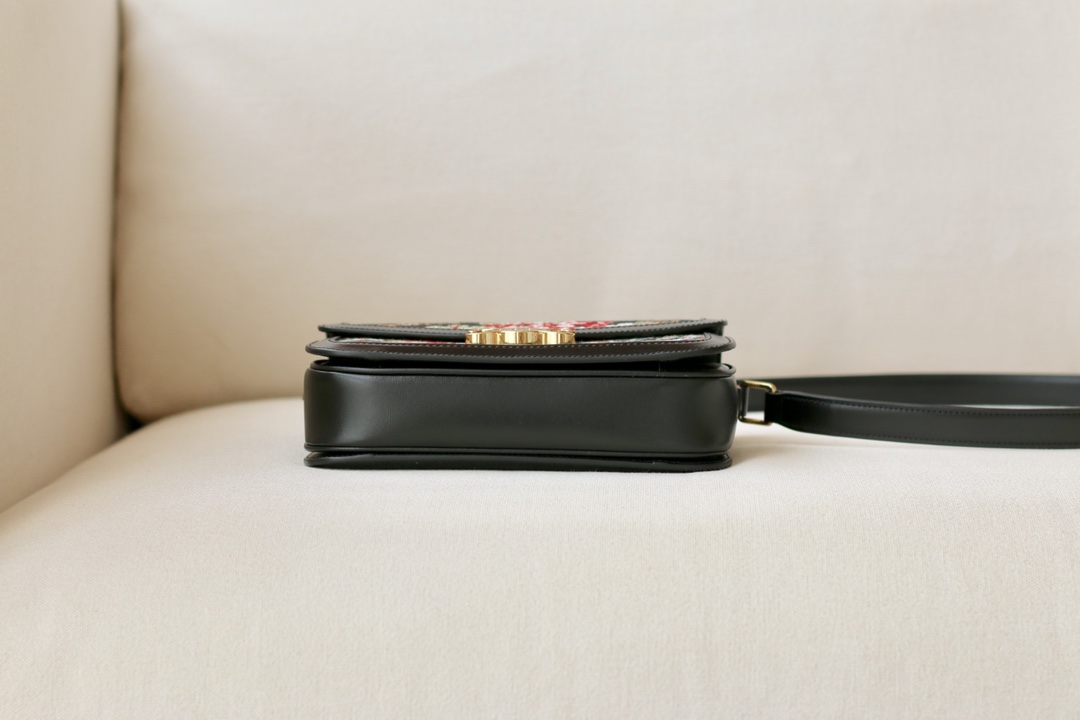 𝐂𝐞𝐥𝐢𝐧𝐞 Triomphe Medium 22.5cm