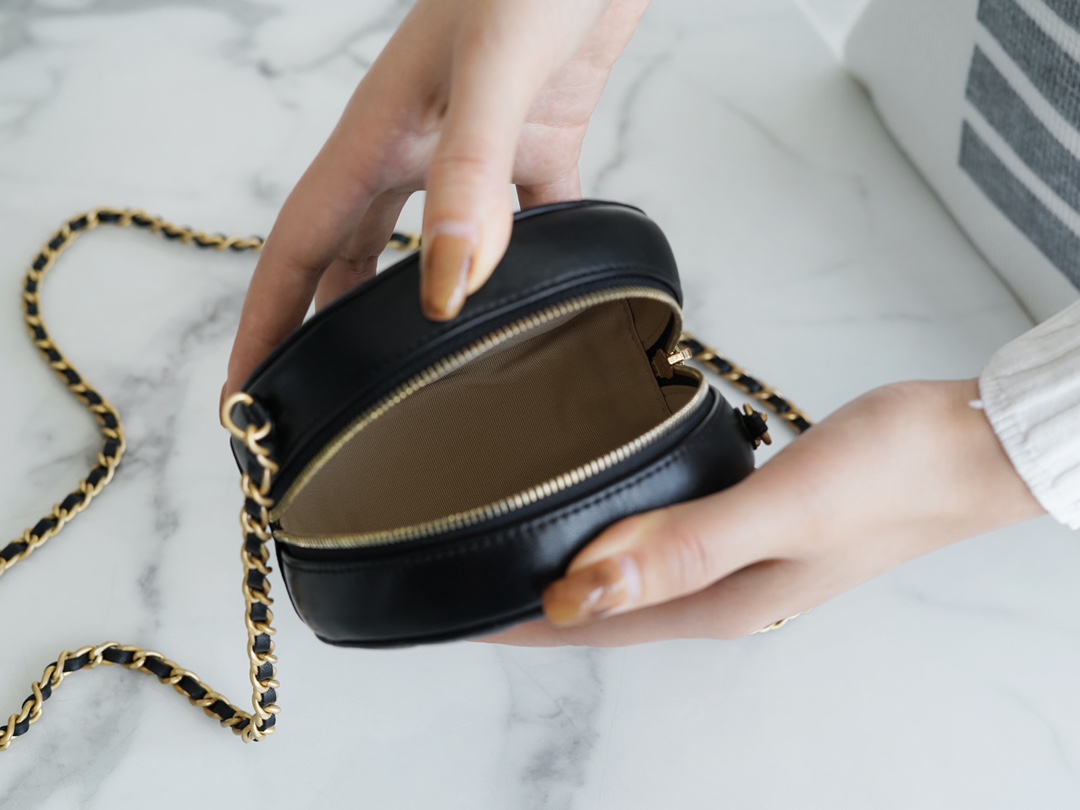 𝐂𝐇𝐀𝐍𝐄𝐋 Metal ball series small round cake〰 Black