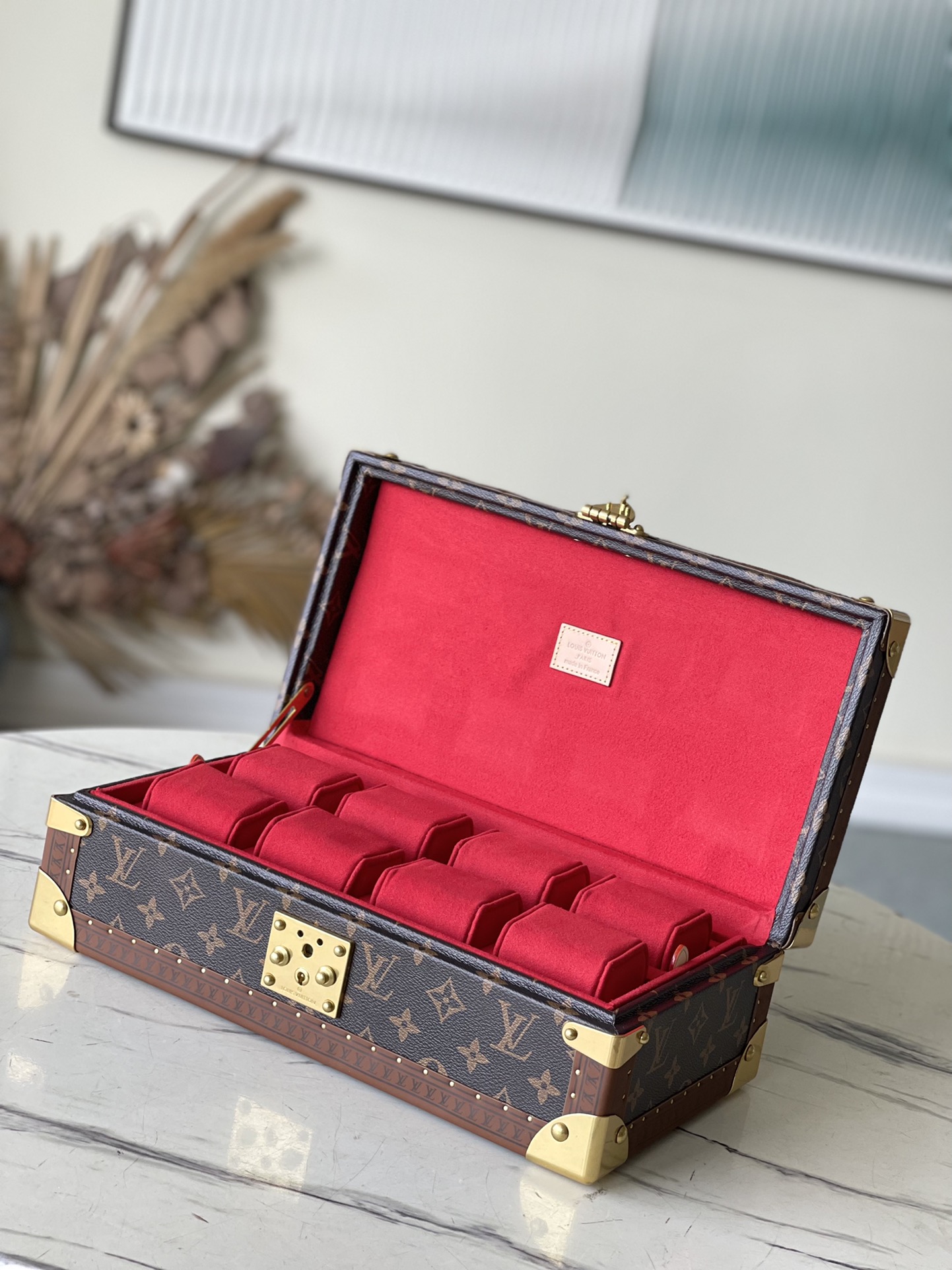 𝐋𝐎𝐔𝐈𝐒 𝐕𝐔𝐈𝐓𝐓𝐎𝐍     M47641