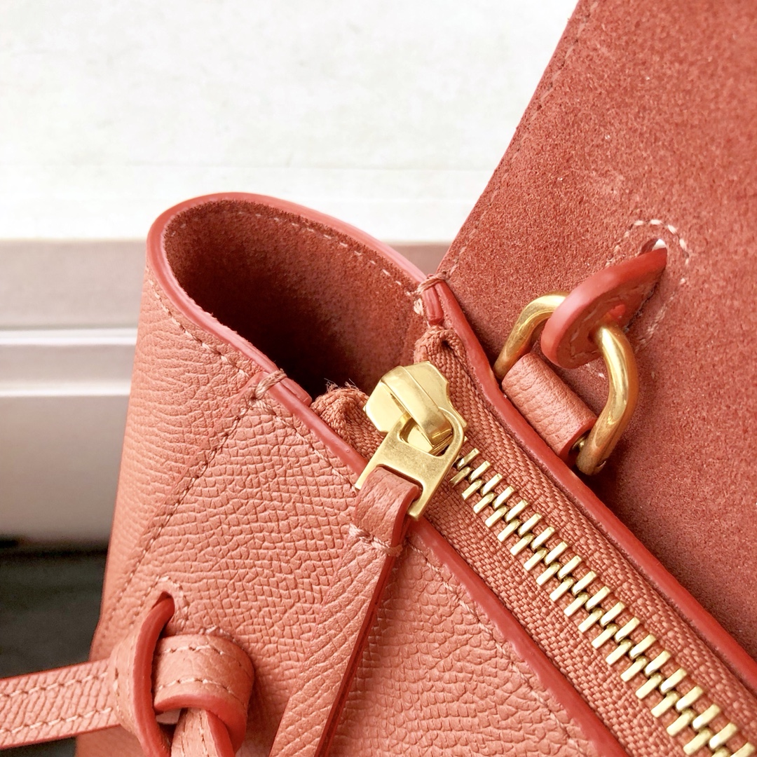 𝐂𝐞𝐥𝐢𝐧𝐞 𝐛𝐞𝐥𝐭 𝐩𝐢𝐜𝐨 𝟏𝟔𝐜𝐦 Grained Calfskin Bag