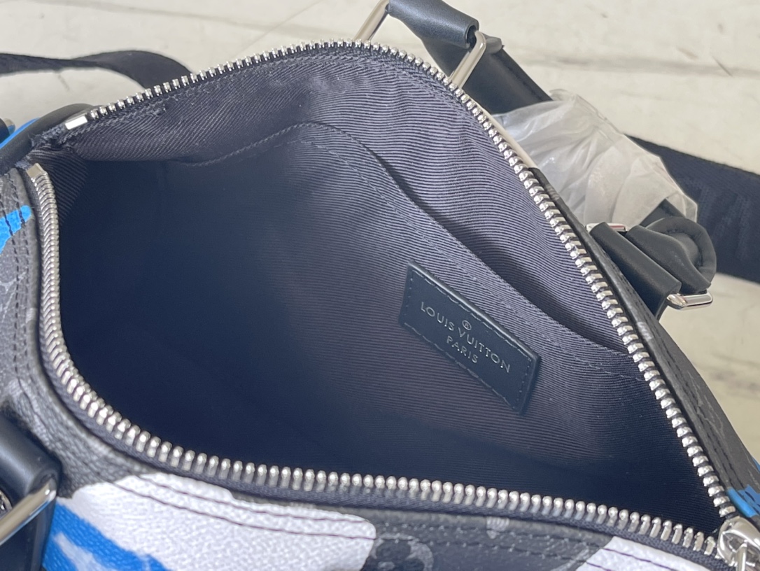 𝐋𝐎𝐔𝐈𝐒 𝐕𝐔𝐈𝐓𝐓𝐎𝐍    M21430