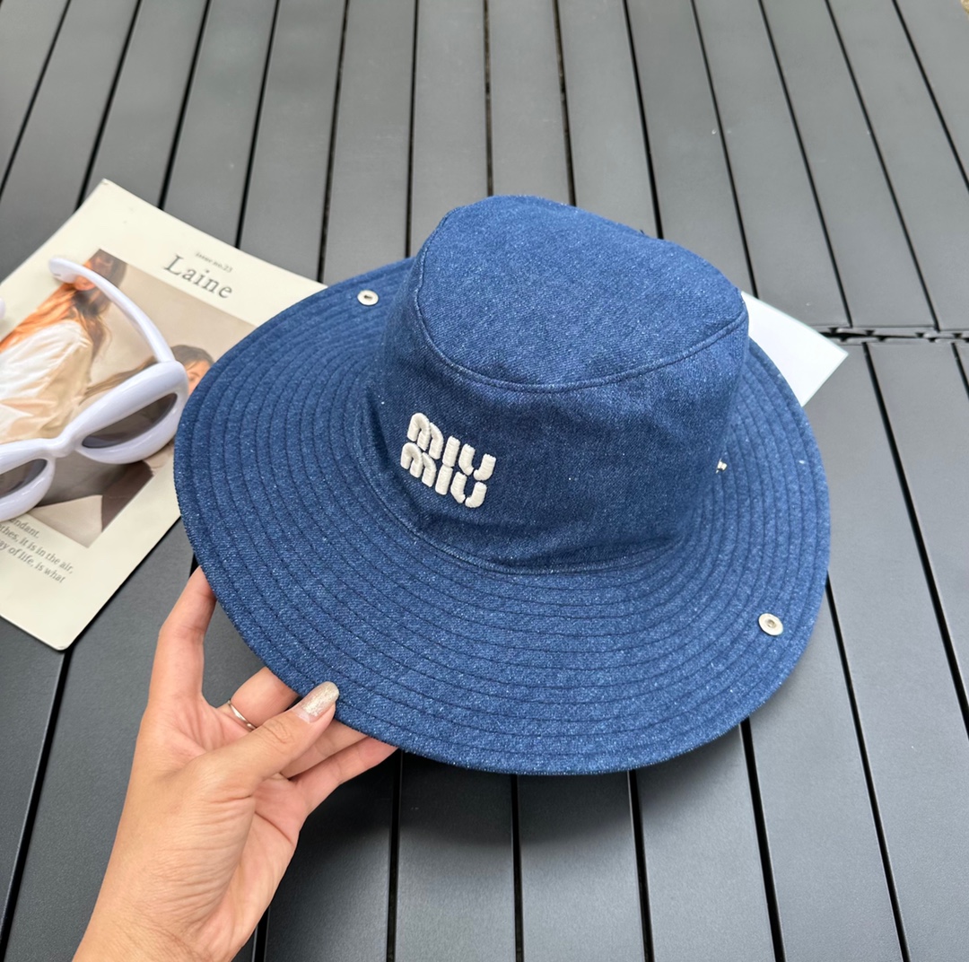 miumiu bucket hat