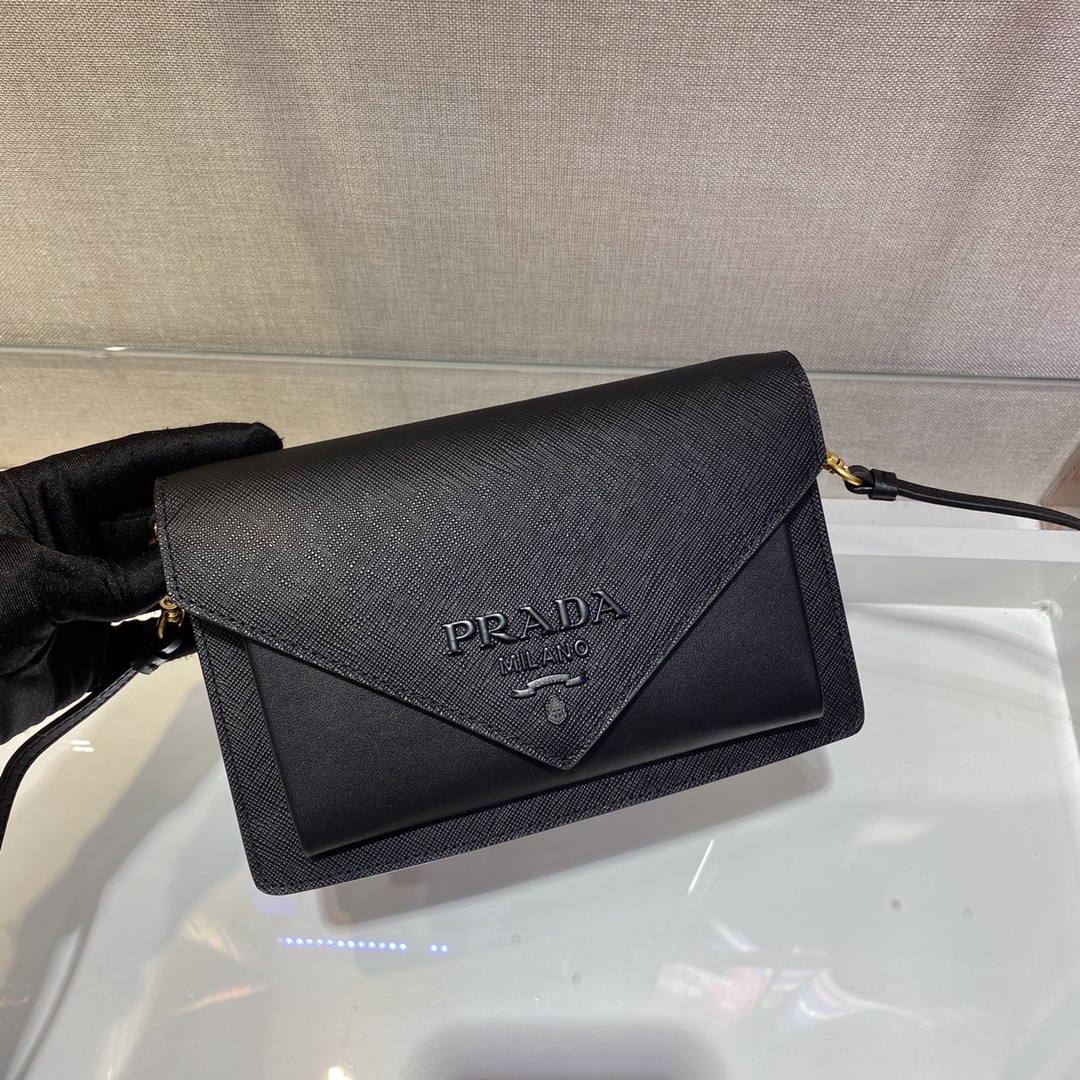 𝐏𝐑𝐀𝐃𝐀 Crossbody bag 1BP020