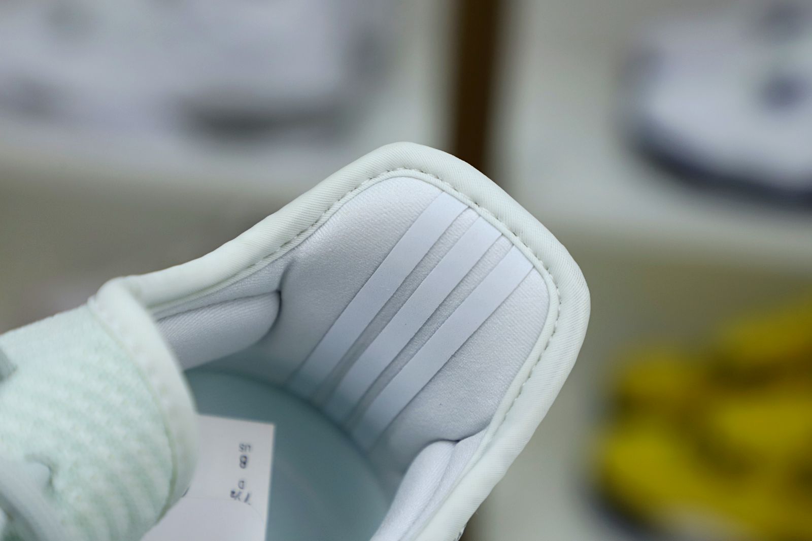 YEEZY BOOST 350 V2 CLOUD WHITE REFLECTIVE