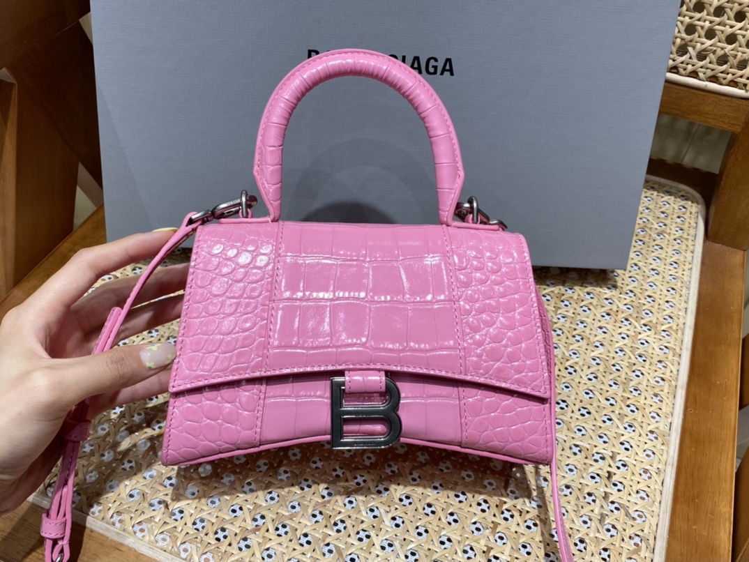 BALENCIAGA 𝐇𝐨𝐮𝐫𝐠𝐥𝐚𝐬𝐬 𝐗𝐒 crocodile-textured cowhide