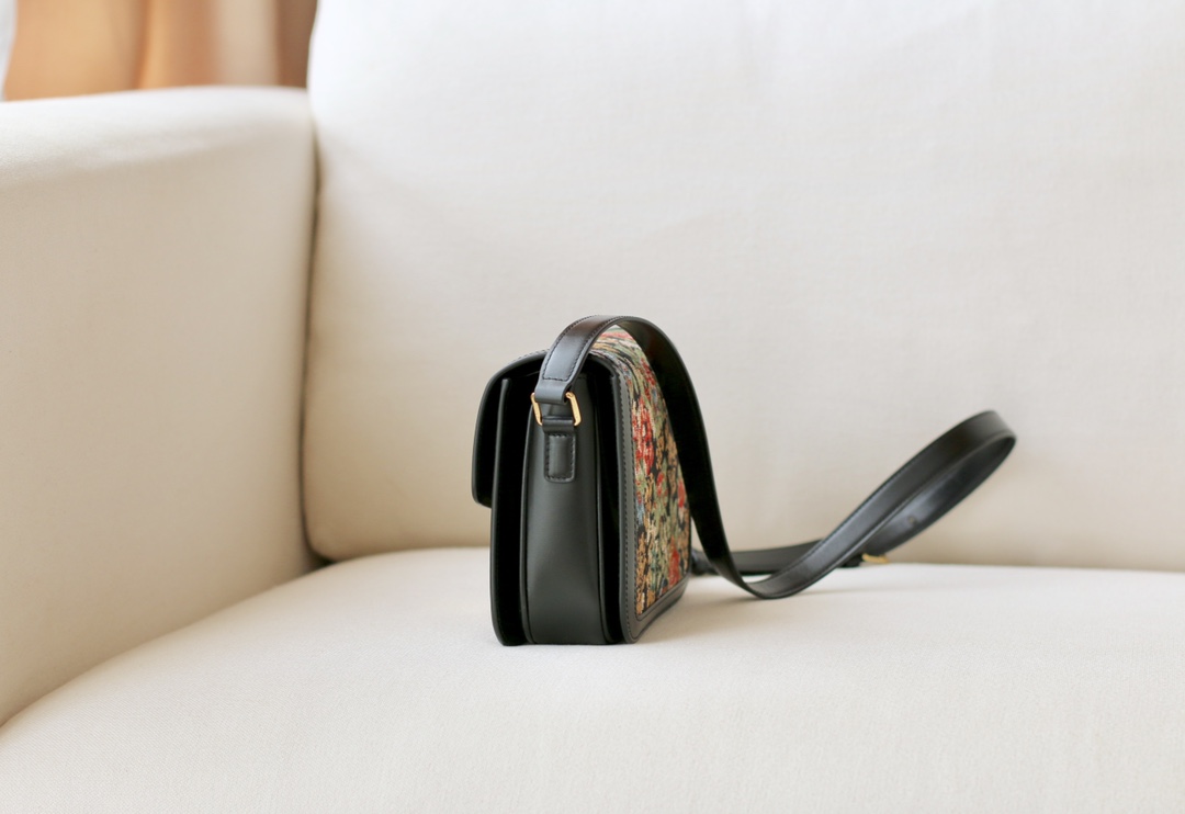 𝐂𝐞𝐥𝐢𝐧𝐞 Triomphe Medium 22.5cm