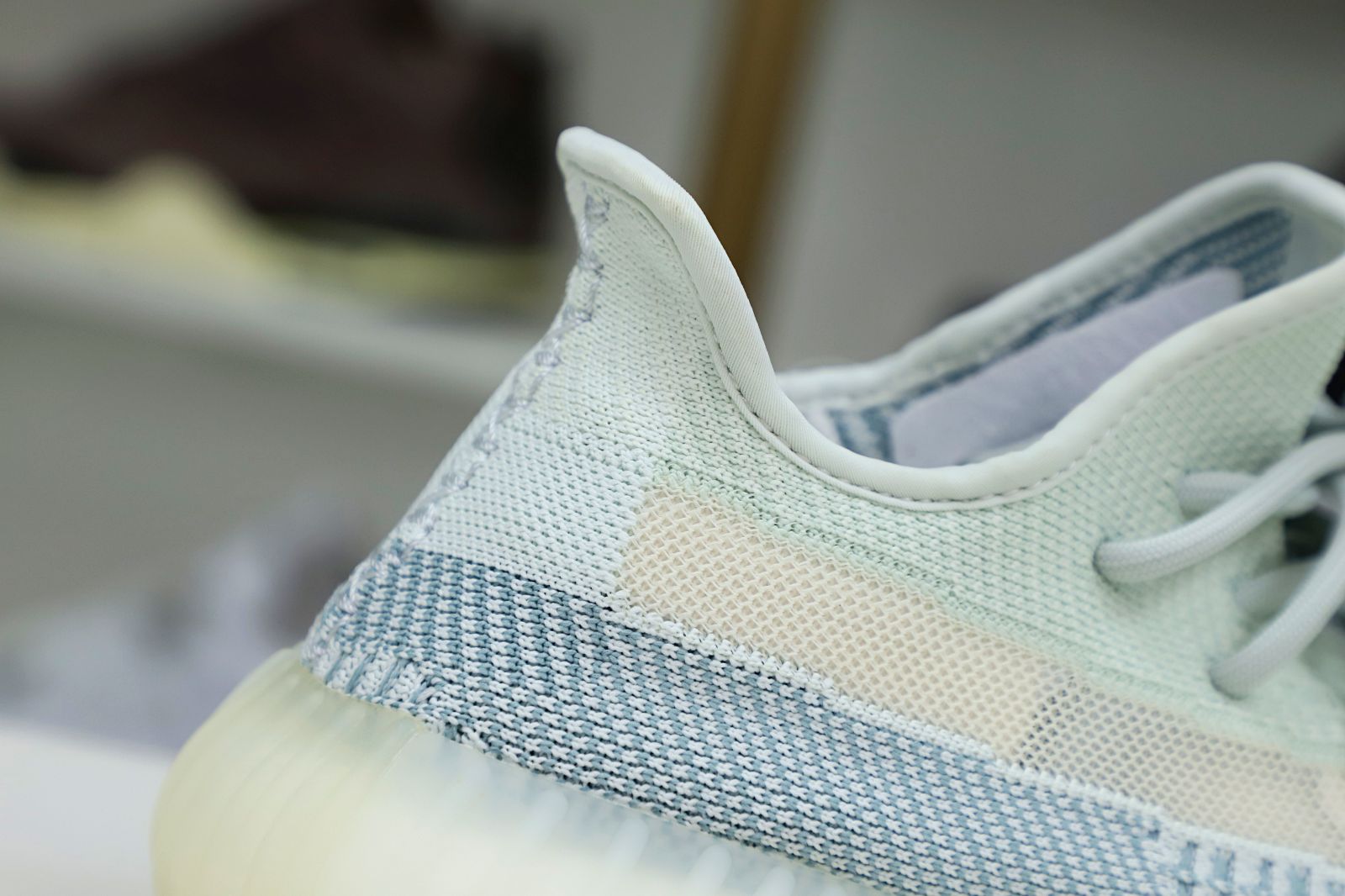 YEEZY BOOST 350 V2 CLOUD WHITE NON-REFLECTIVE