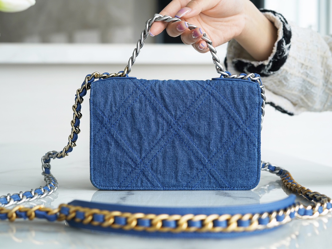 𝗖𝗛𝗔𝗡𝗘𝗟 𝑾𝒐𝒄 Fat Choi bag Original denim denim fabric 𝟮𝟮𝗣 Denim 19woc