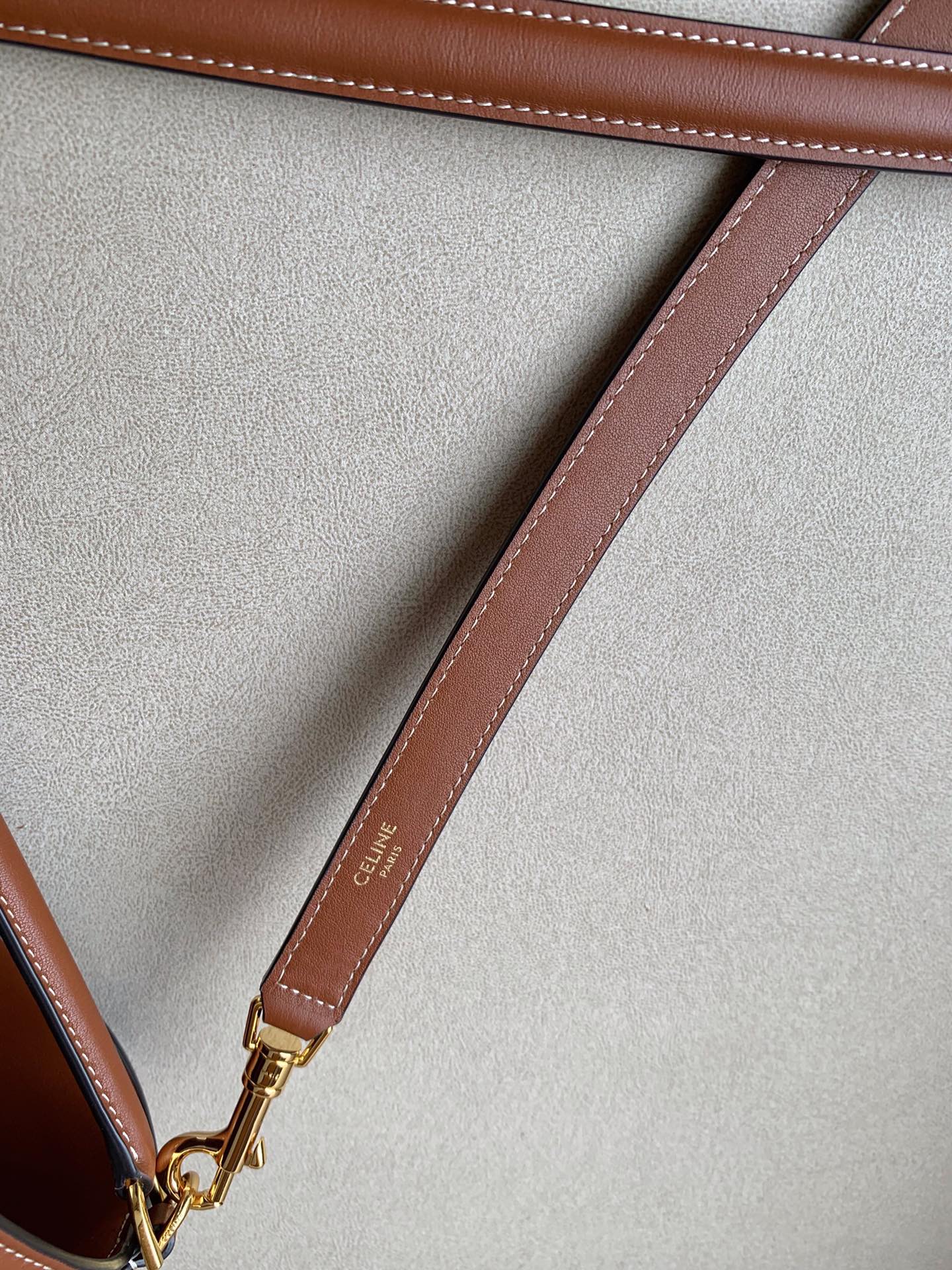 𝐂𝐞𝐥𝐢𝐧𝐞 BUCKET 16 bucket bag in smooth calfskin