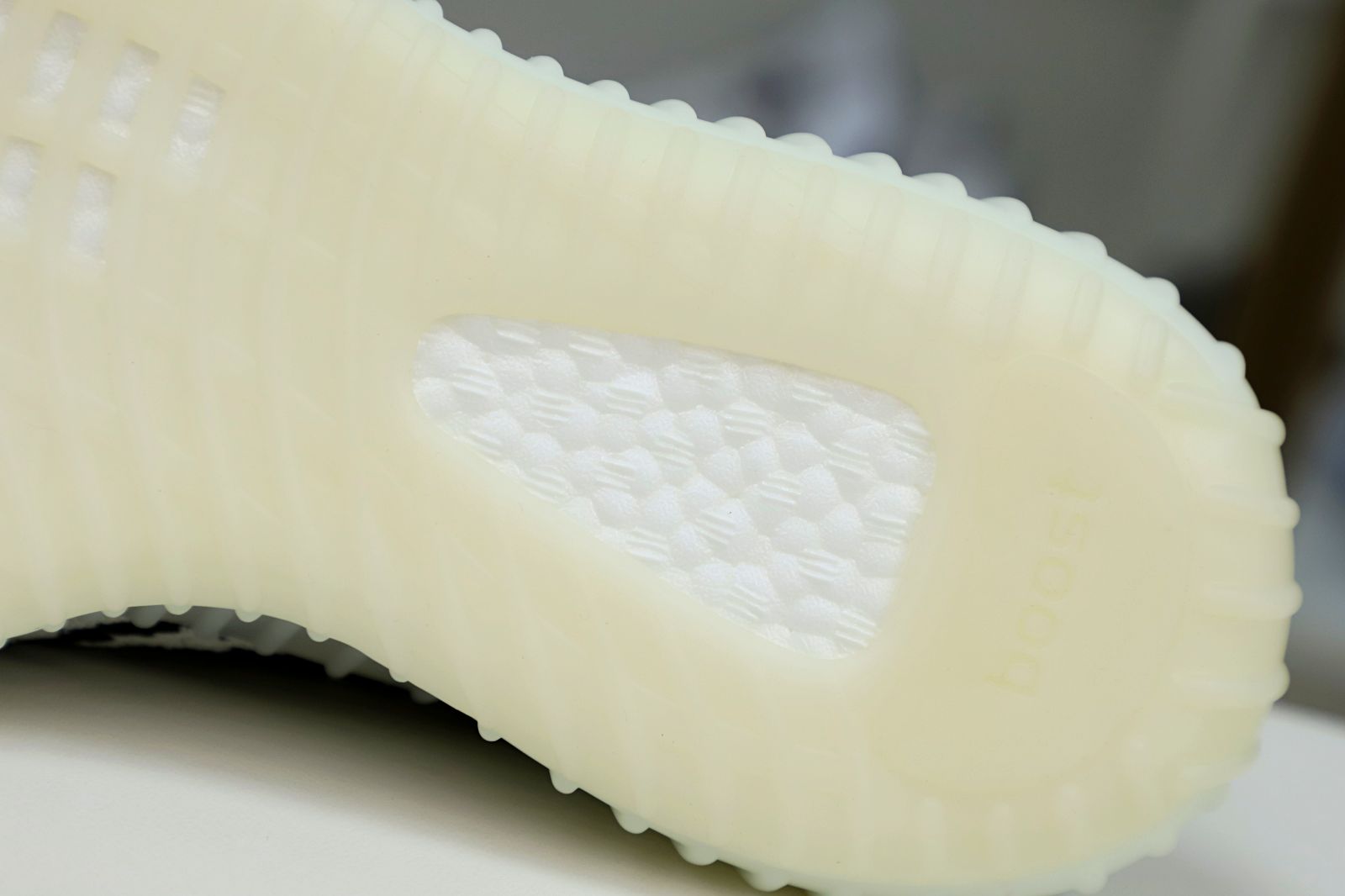 YEEZY BOOST 350 V2 ZEBRA