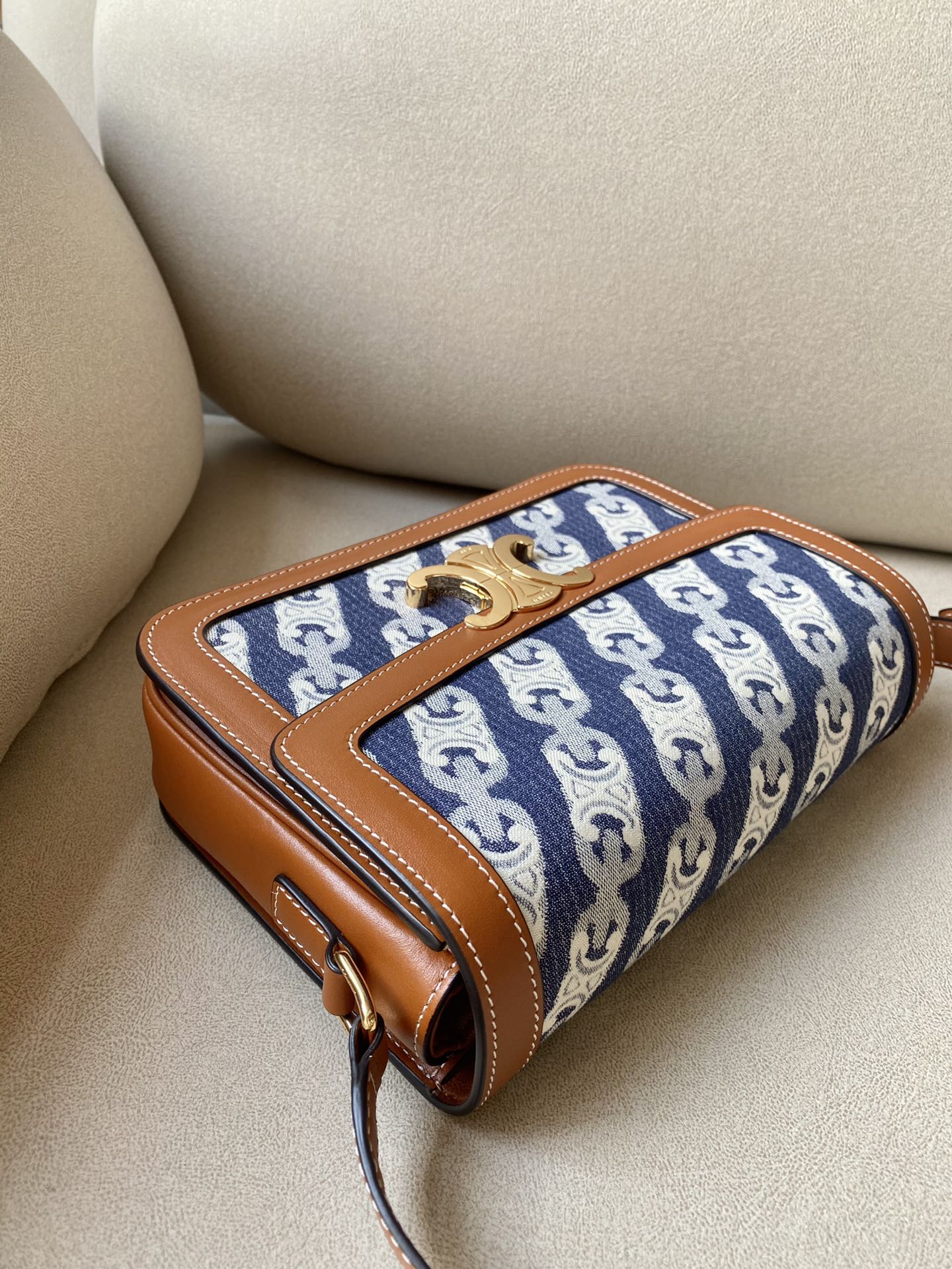 𝐂𝐞𝐥𝐢𝐧𝐞 Triomphe Medium 22.5cm