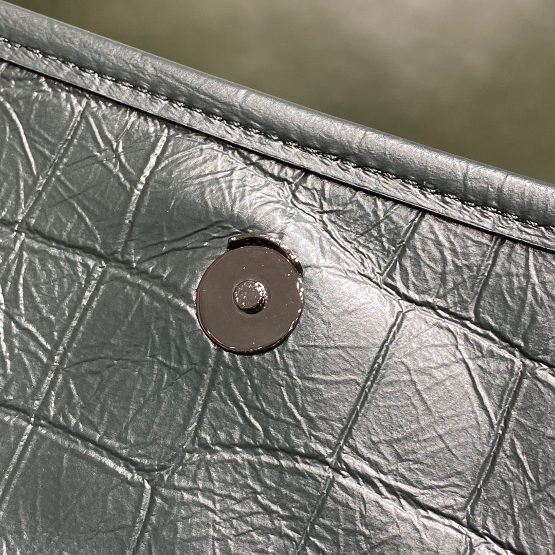 SAINT LAURENT 𝒏𝒊𝒌𝒊  𝒃𝒂𝒃𝒚 𝟮2𝒄𝒎 #633151 Matte E.jd