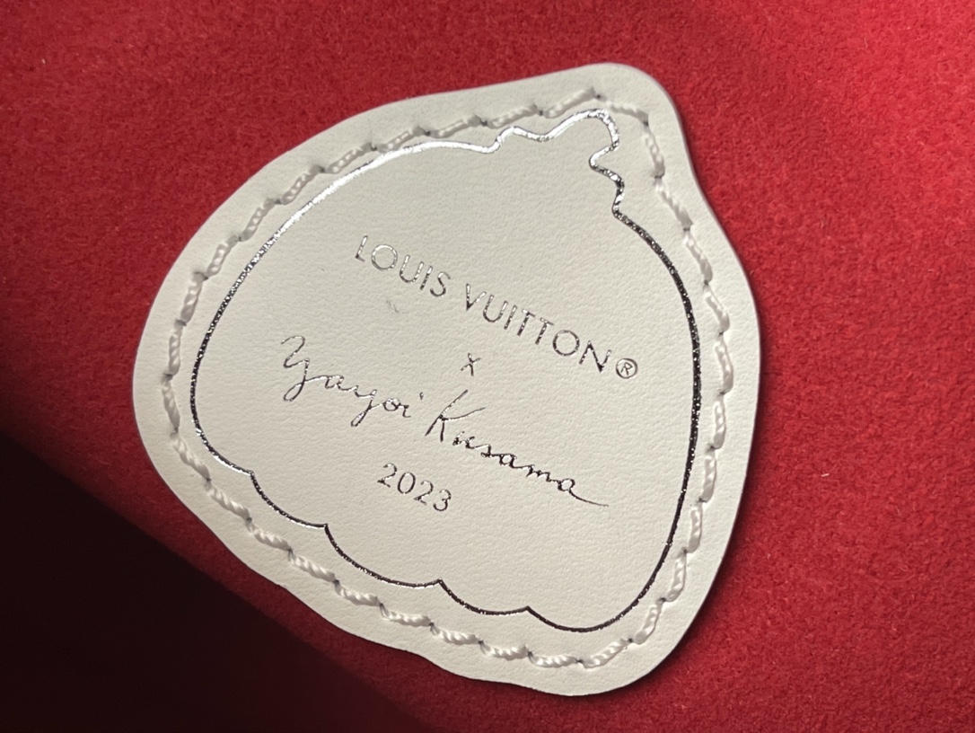 𝐋𝐎𝐔𝐈𝐒 𝐕𝐔𝐈𝐓𝐓𝐎𝐍    M21779