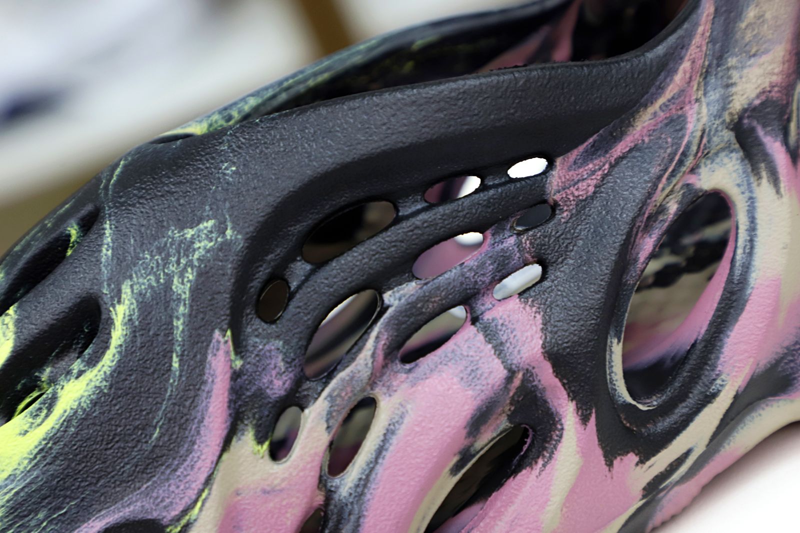 YEEZY FOAM RUNNER MX CARBON 2022 (IG9562)