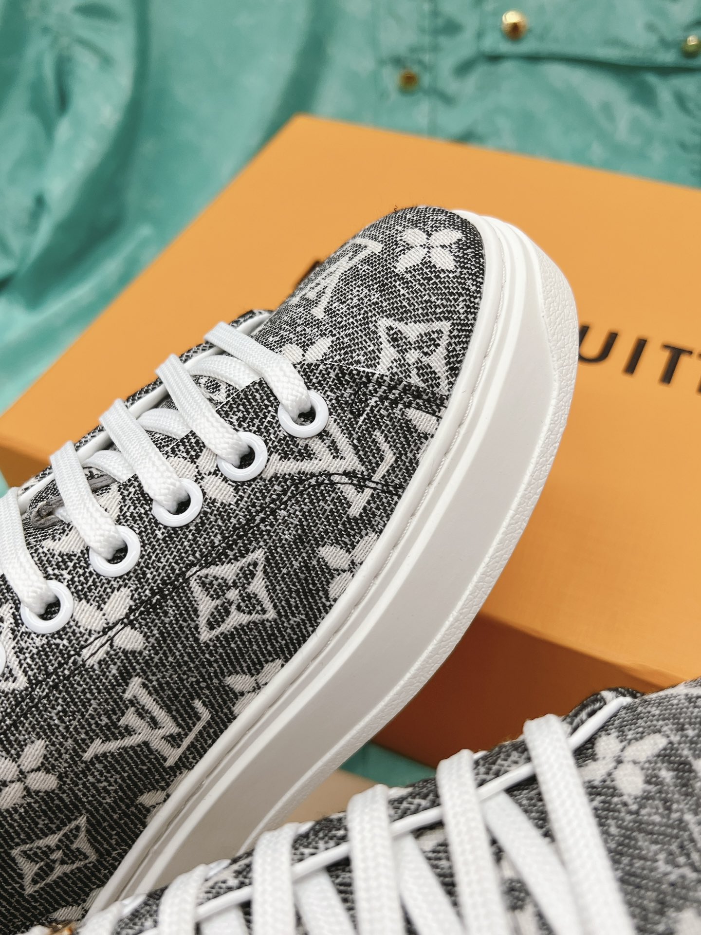 Louis Vuitton x Yayoi Kusama cooperation model classic white shoes 𝐓𝐢𝐦𝐞 𝐨𝐮𝐭 wave point sneakers