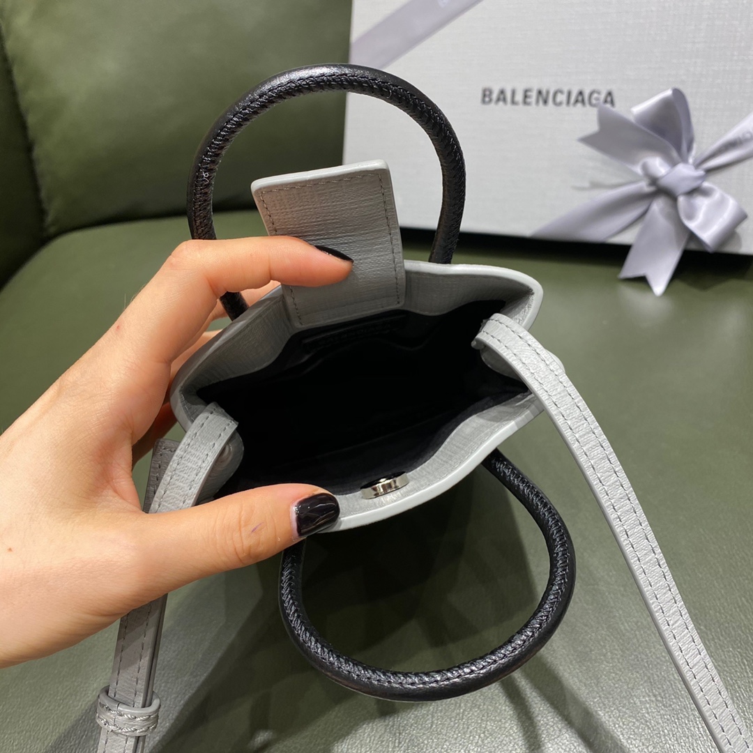 BALENCIAGA 𝗦𝗵𝗼𝗽𝗽𝗶𝗻𝗴 𝗯 𝗮𝗴 Cowhide shopping paper bag