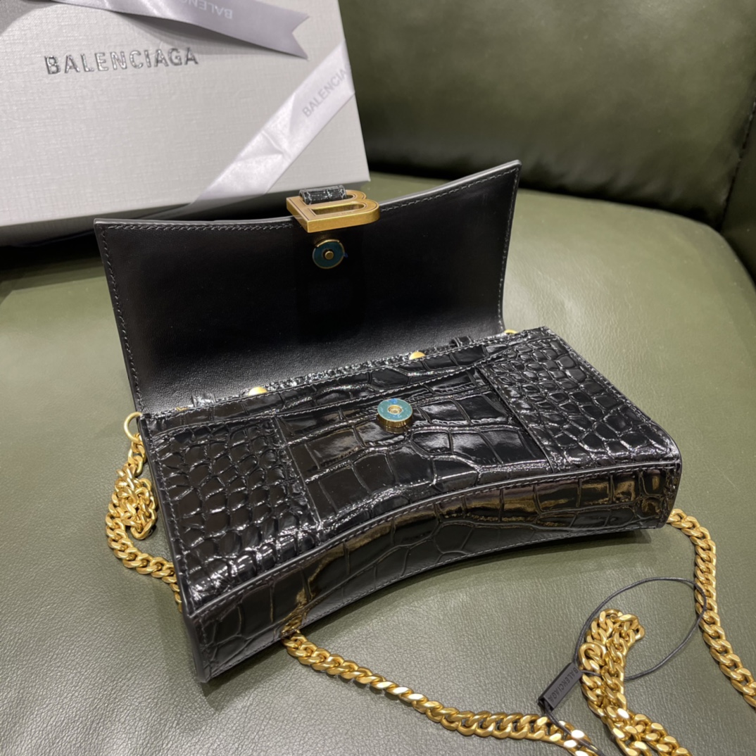 BALENCIAGA 𝐇𝐨𝐮𝐫𝐠𝐥𝐚𝐬𝐬 𝐰𝐚𝐥𝐥𝐞𝐭 𝐨𝐧 𝐜𝐡𝐚𝐢𝐧 ⏳ ▪️ crocodile print black gold buckle