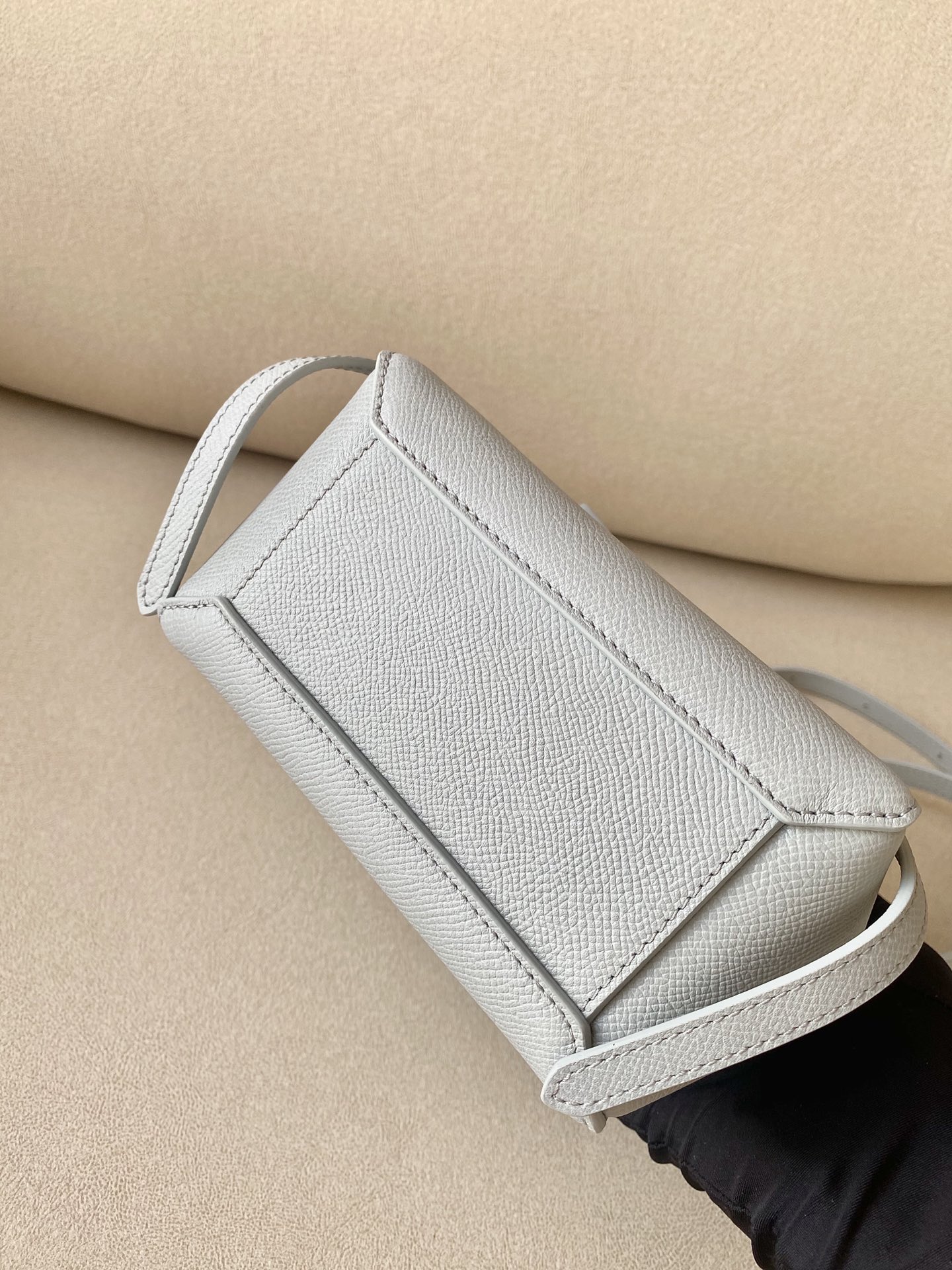 𝐂𝐞𝐥𝐢𝐧𝐞 𝐛𝐞𝐥𝐭 𝐩𝐢𝐜𝐨 𝟏𝟔𝐜𝐦 Grained Calfskin Bag