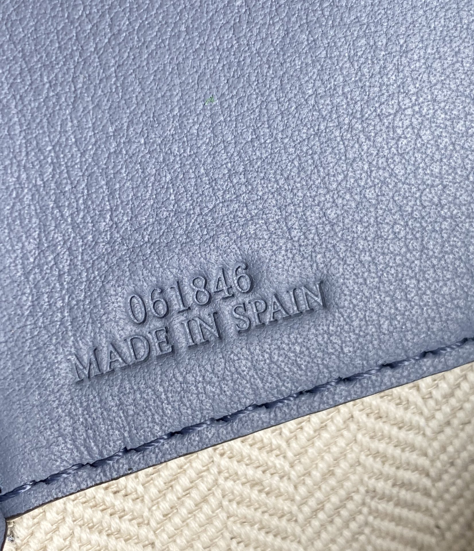 𝐋𝐎𝐄𝐖𝐄  mini hammock bag