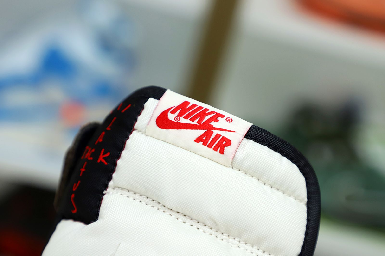 TRAVIS SCOTT X AIR JORDAN 1 RETRO HIGH OG MOCHA