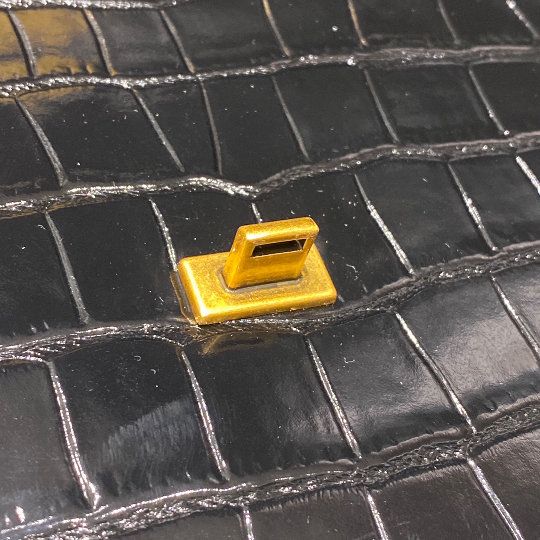BALENCIAGA 𝘀𝗺𝗮𝗹𝗹 𝗯𝗮𝗴 𝗯𝗮𝗴 Black gold buckle with crocodile pattern
