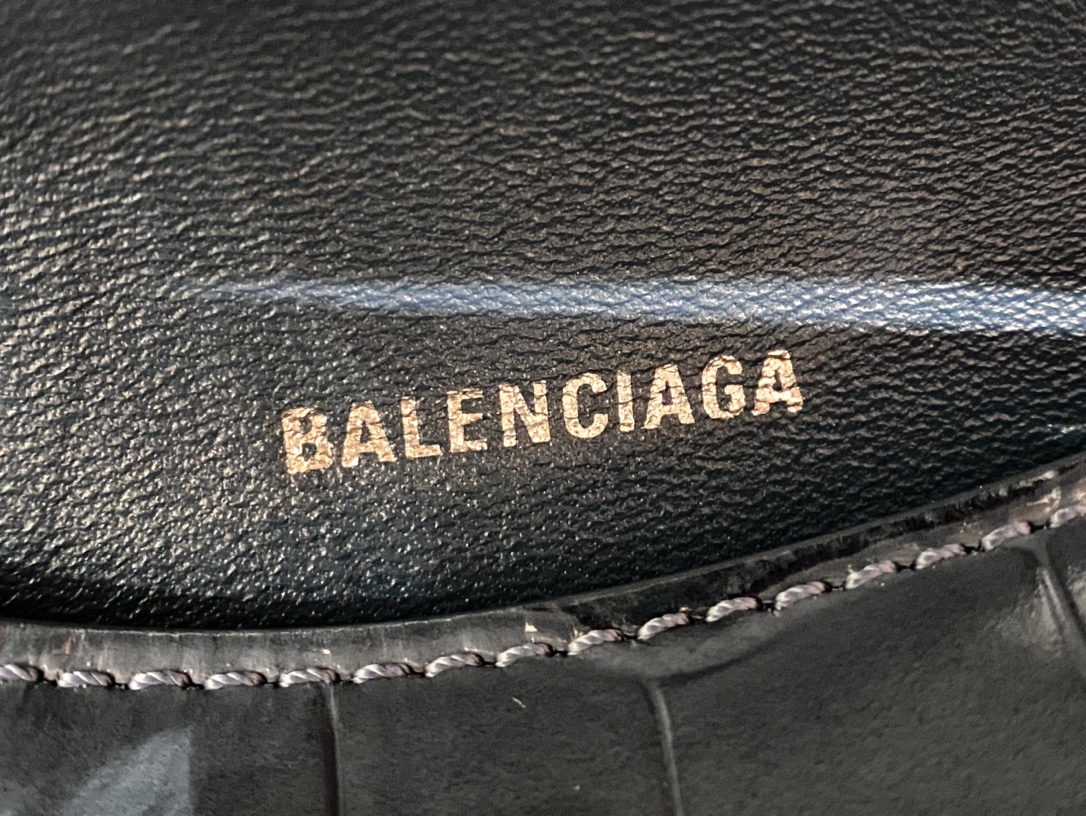 BALENCIAGA 𝐇𝐨𝐮𝐫𝐠𝐥𝐚𝐬𝐬 𝐗𝐒 crocodile-textured cowhide