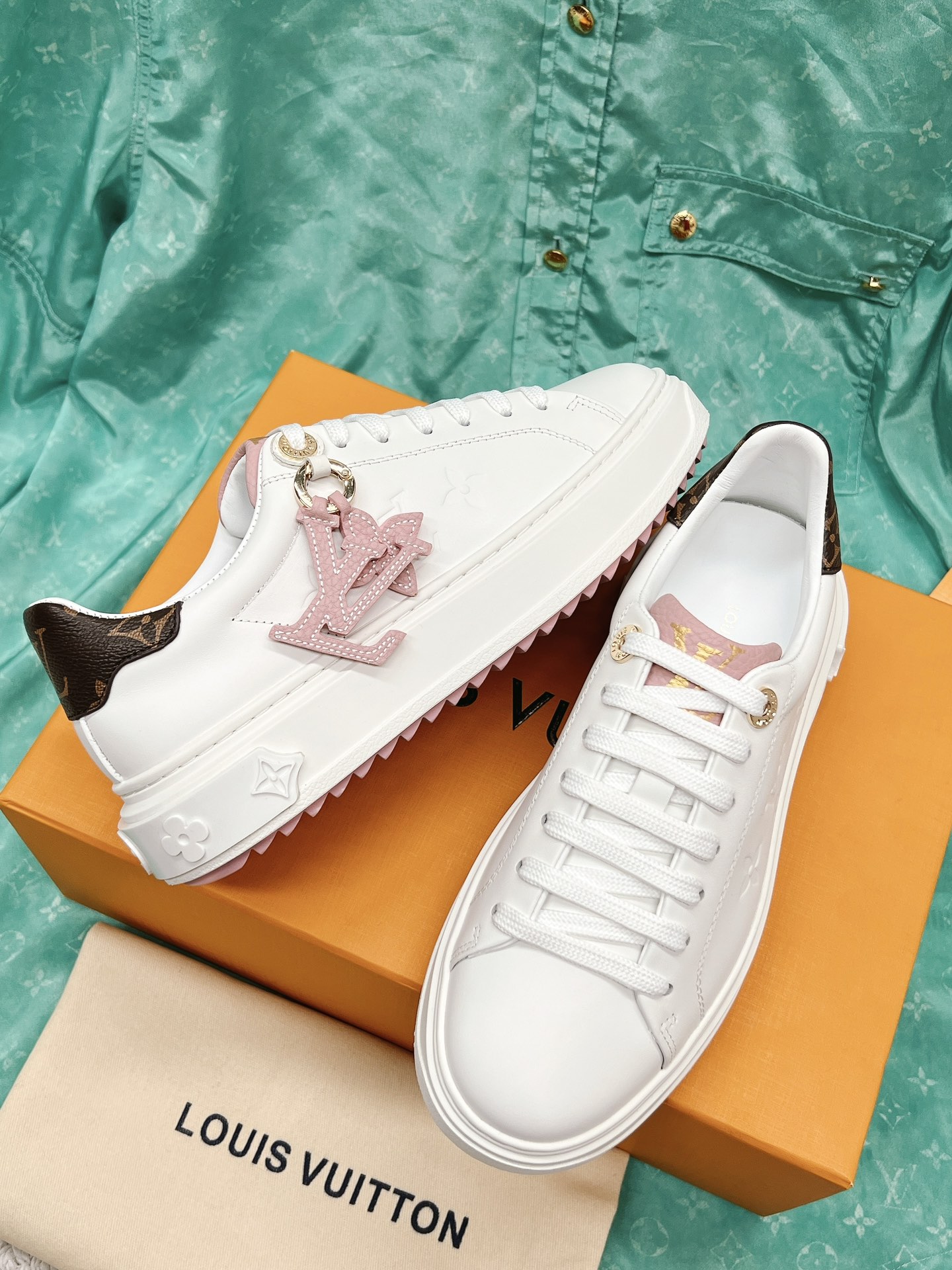 Louis Vuitton x Yayoi Kusama cooperation model classic white shoes 𝐓𝐢𝐦𝐞 𝐨𝐮𝐭 wave point sneakers