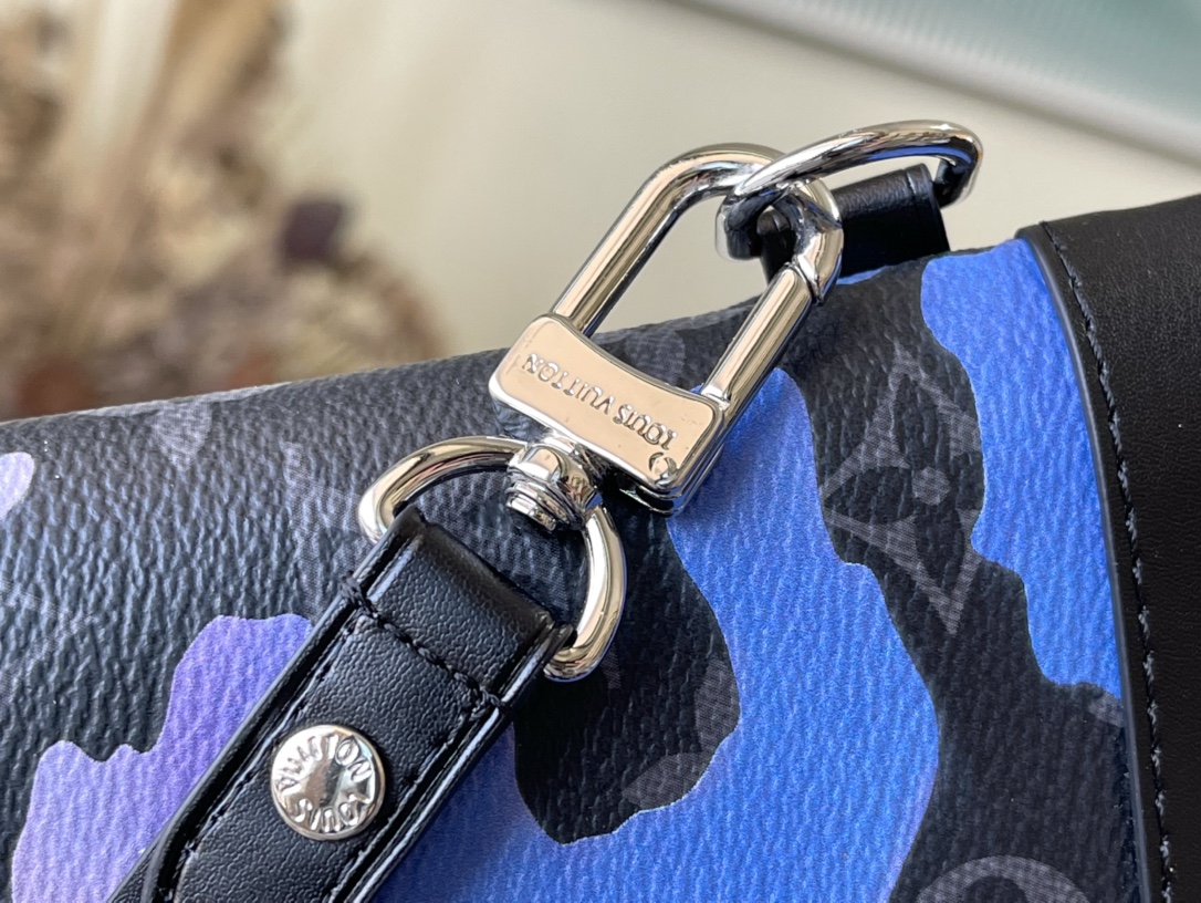 𝐋𝐎𝐔𝐈𝐒 𝐕𝐔𝐈𝐓𝐓𝐎𝐍   M81848