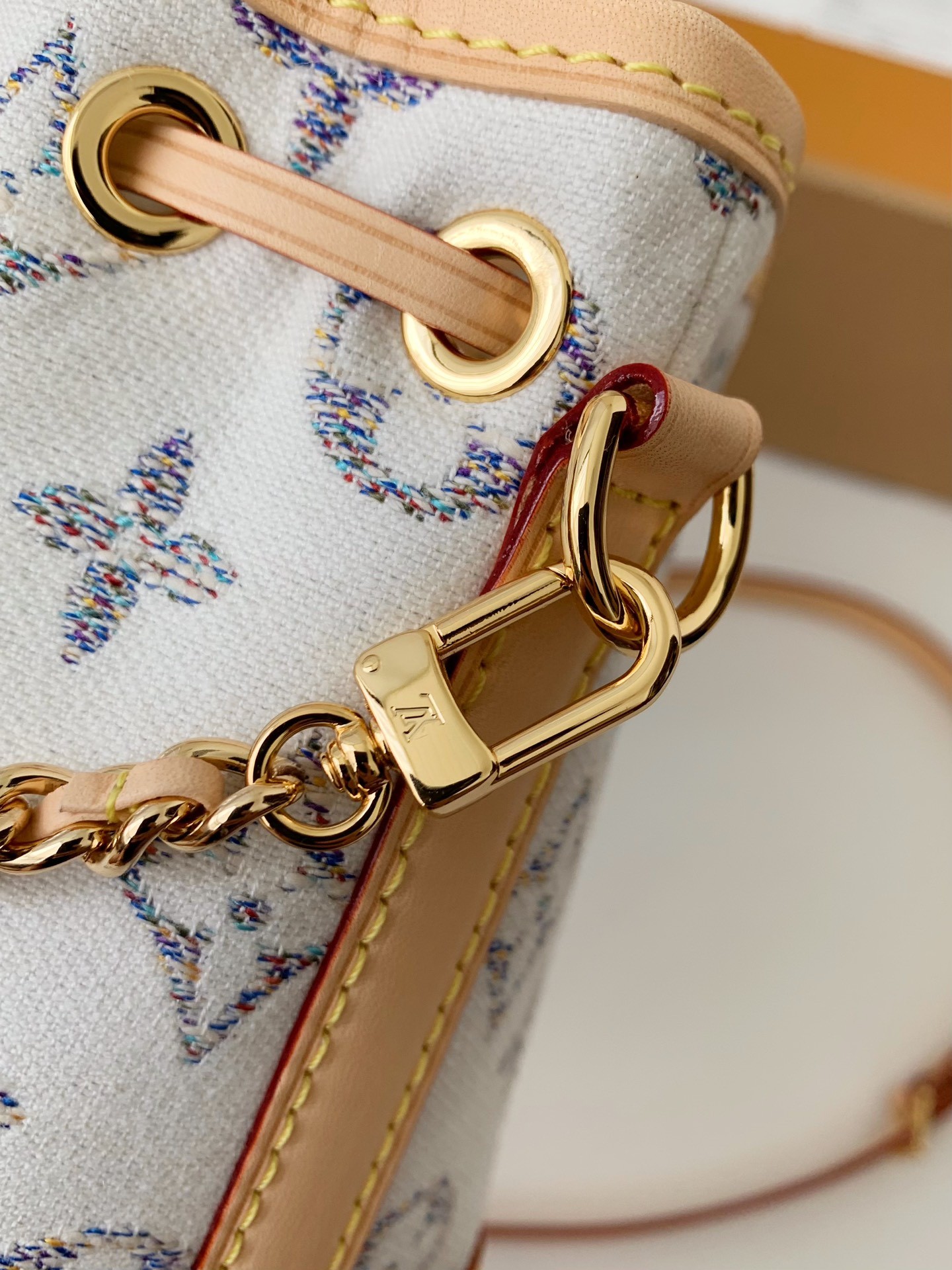 Louis Vuitton The new Nano No é M83453 Size：13*16*10cm